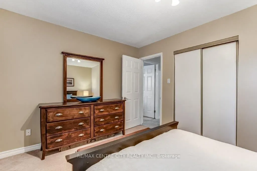 2 Aldersbrook Crescent