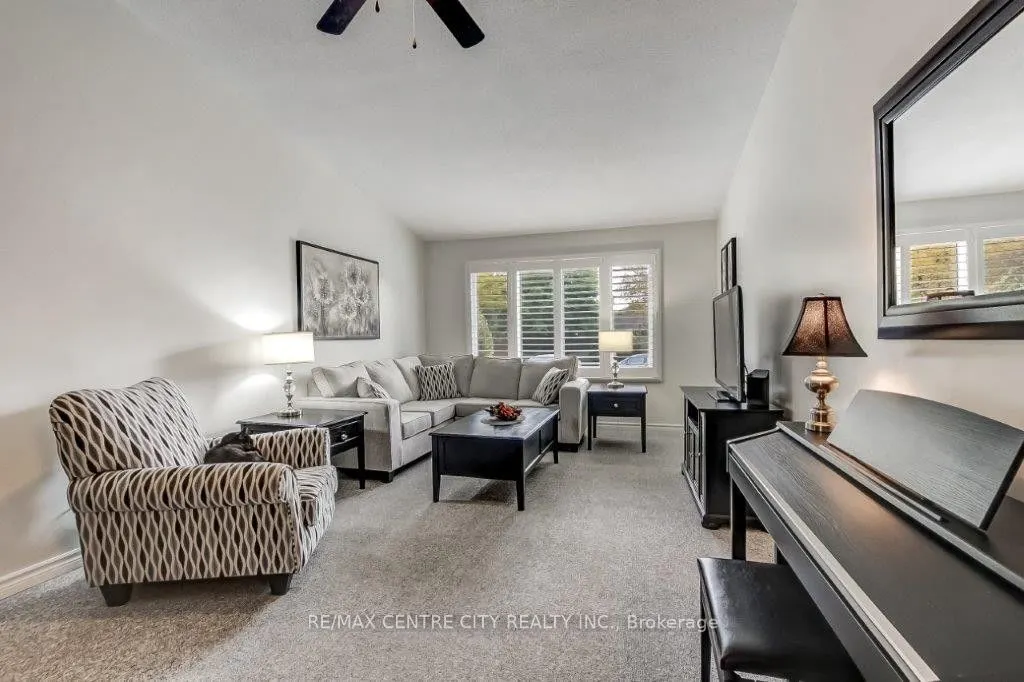 2 Aldersbrook Crescent