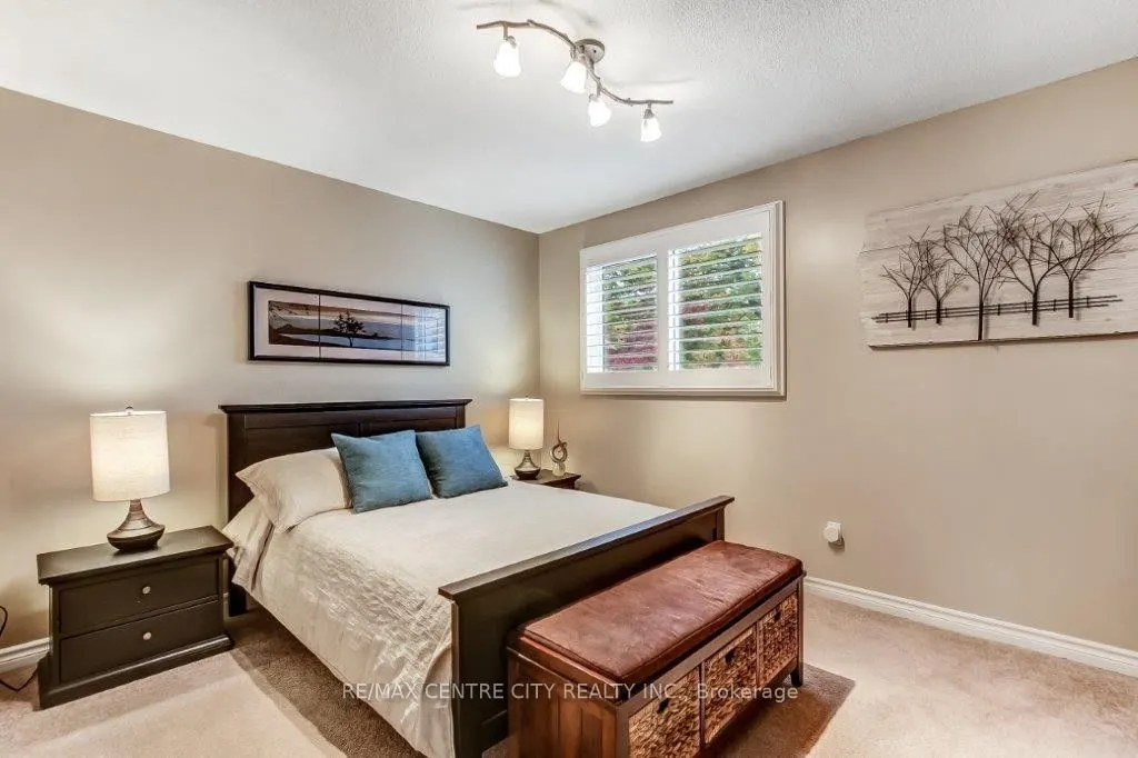 2 Aldersbrook Crescent