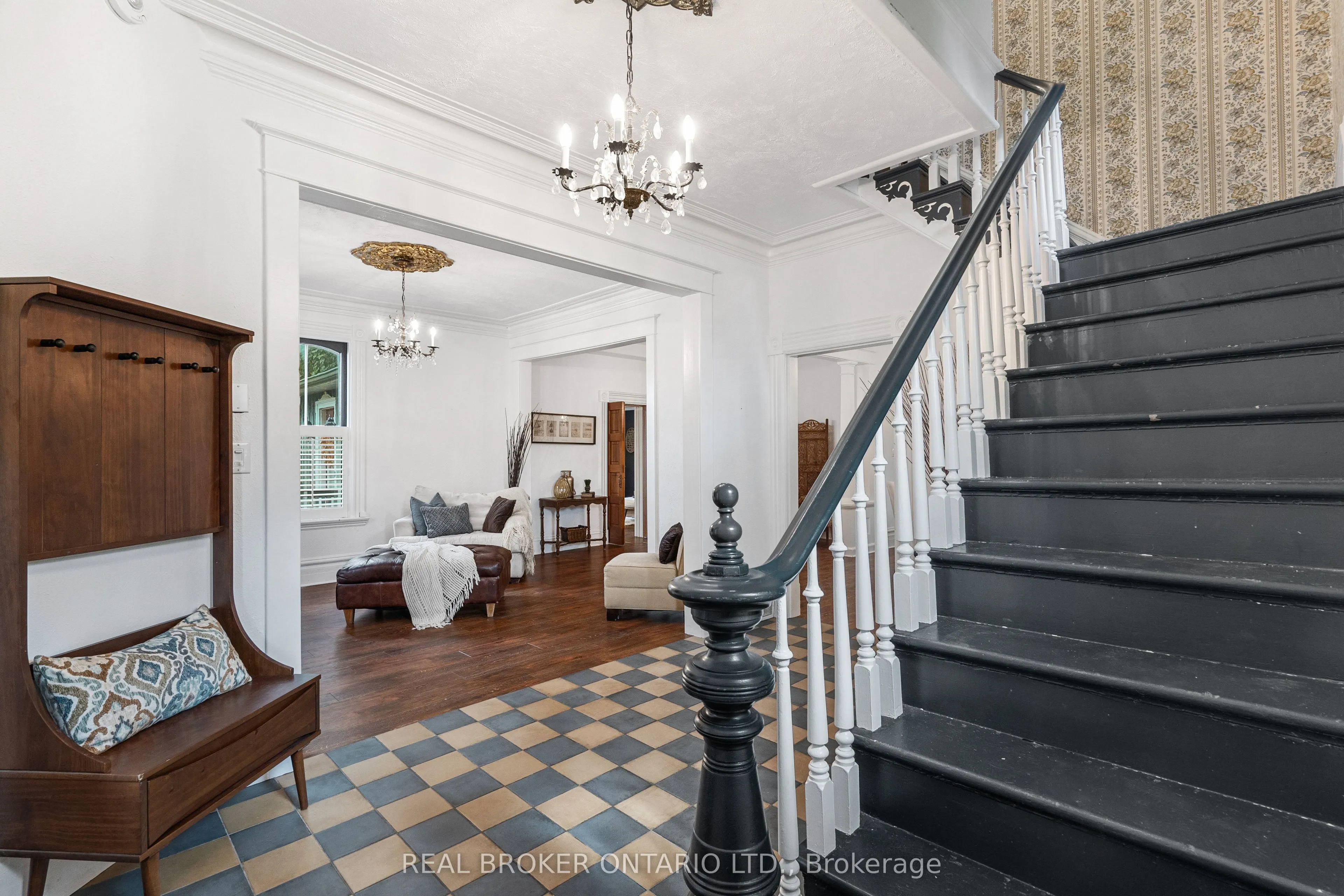 74 LAKE Avenue W