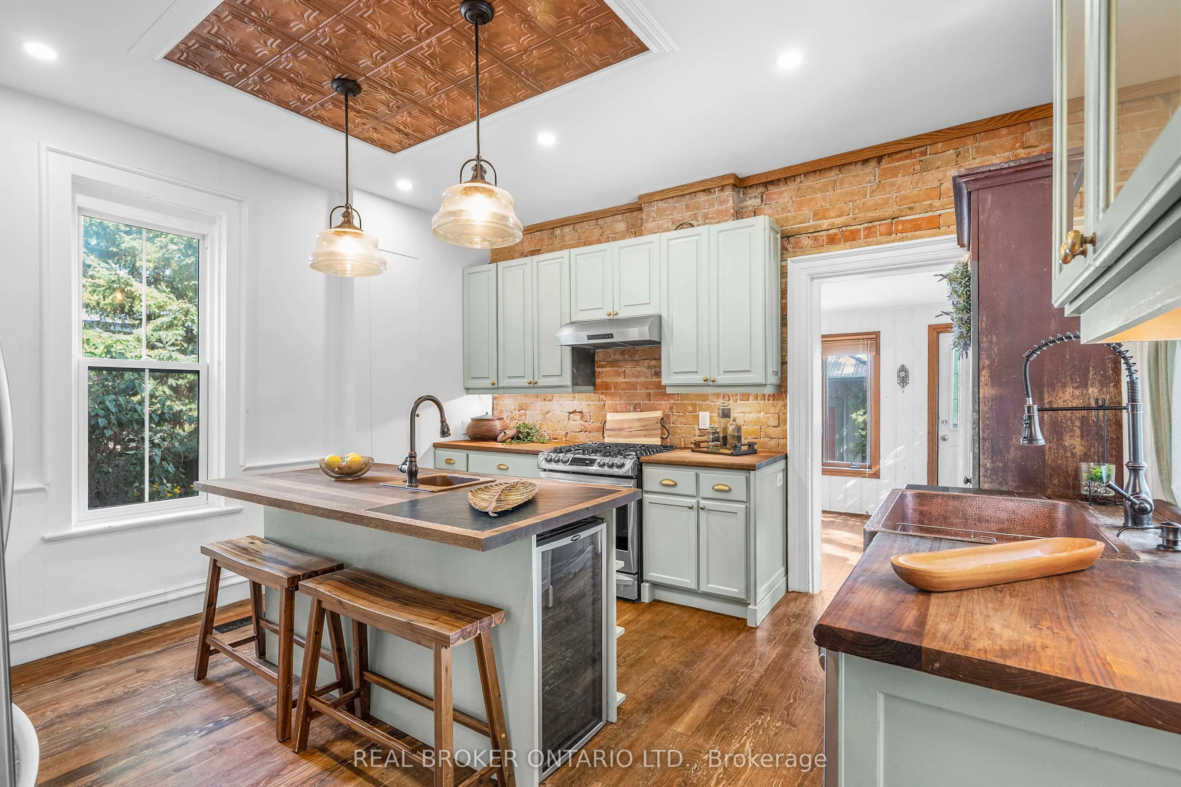 74 LAKE Avenue W