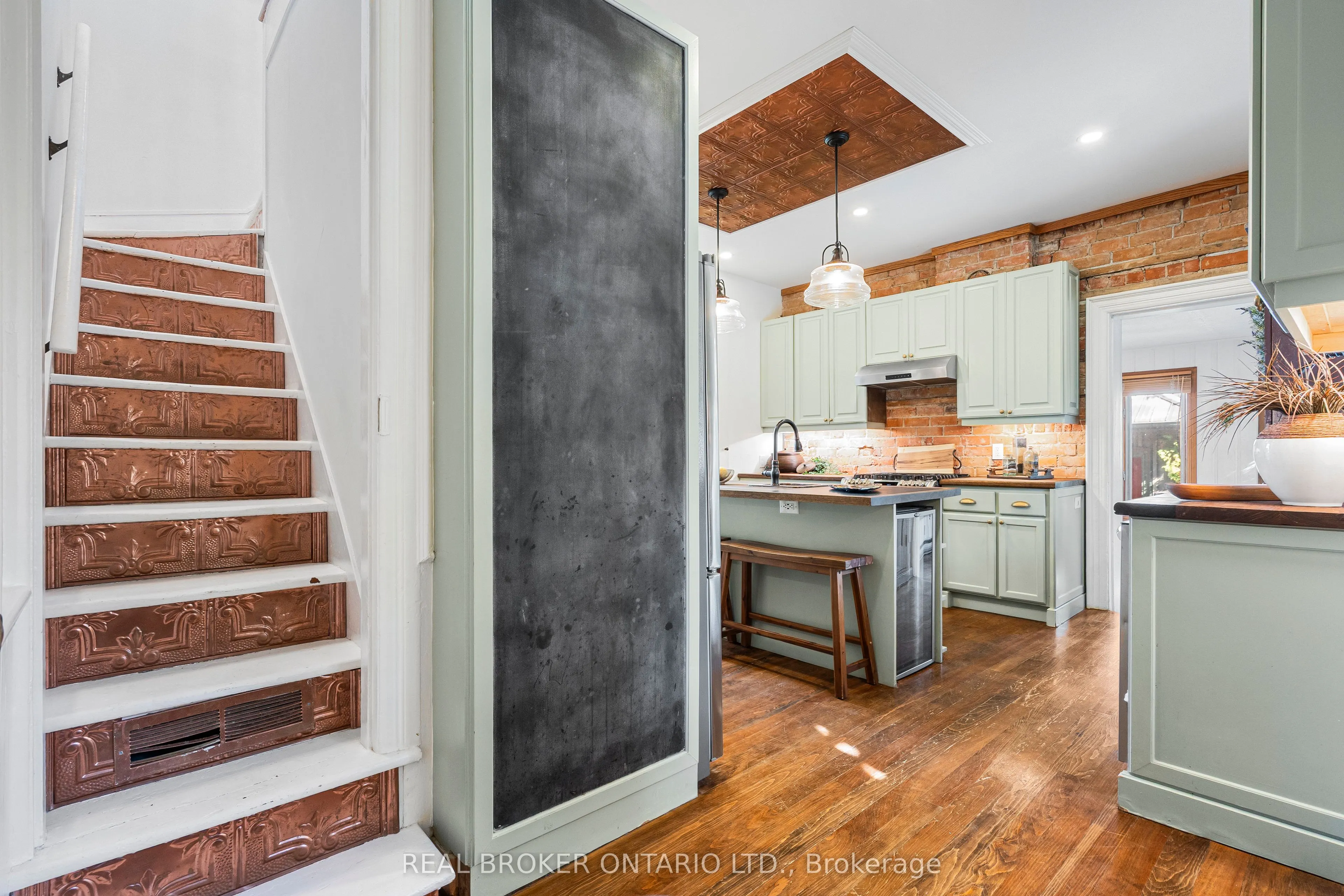 74 LAKE Avenue W