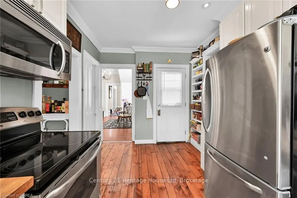 40 Locke Street S