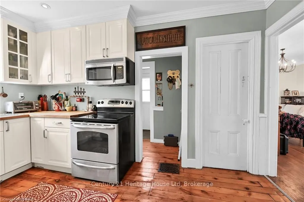 40 Locke Street S