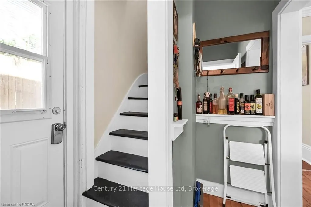 40 Locke Street S