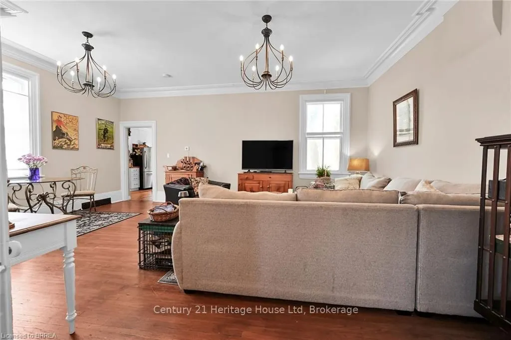 40 Locke Street S
