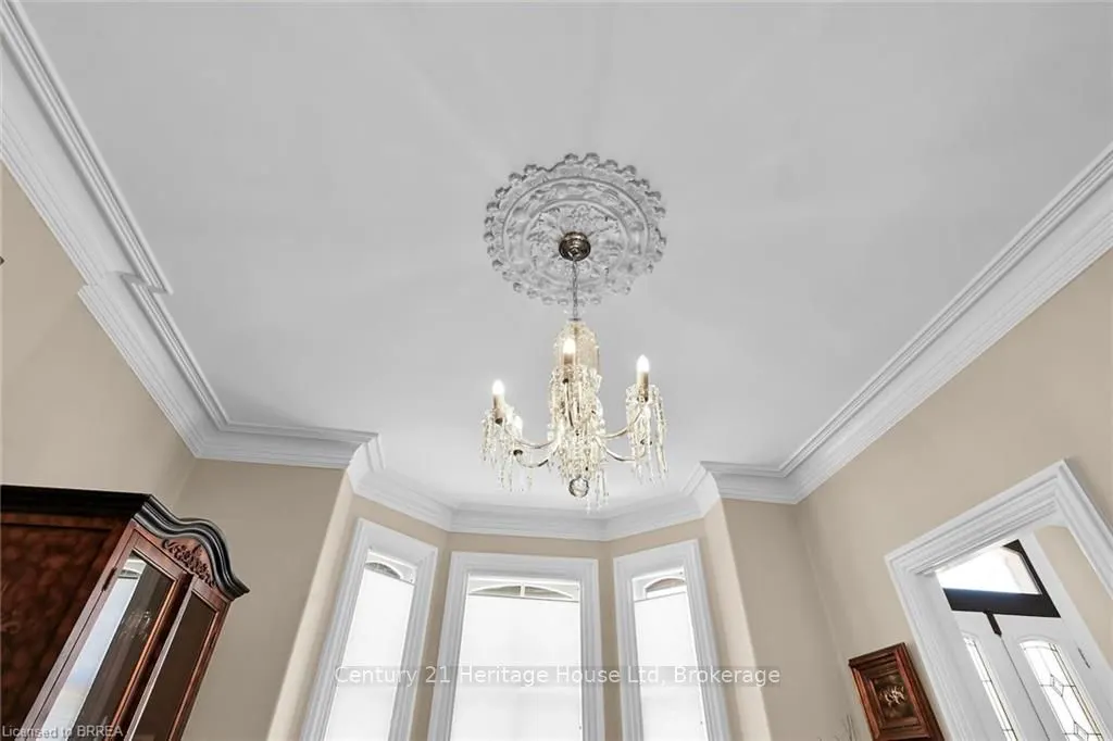 40 Locke Street S