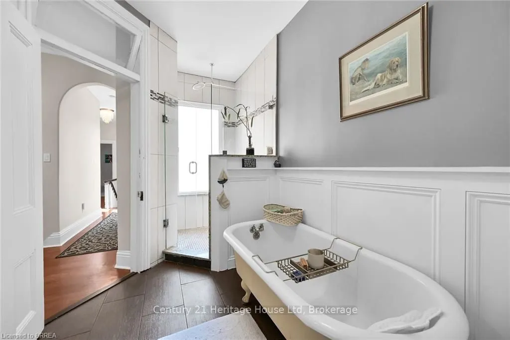 40 Locke Street S