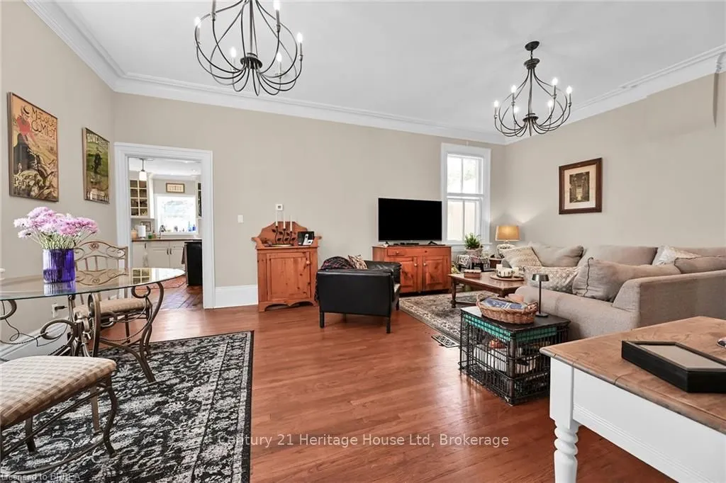 40 Locke Street S