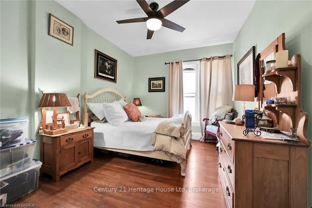 40 Locke Street S