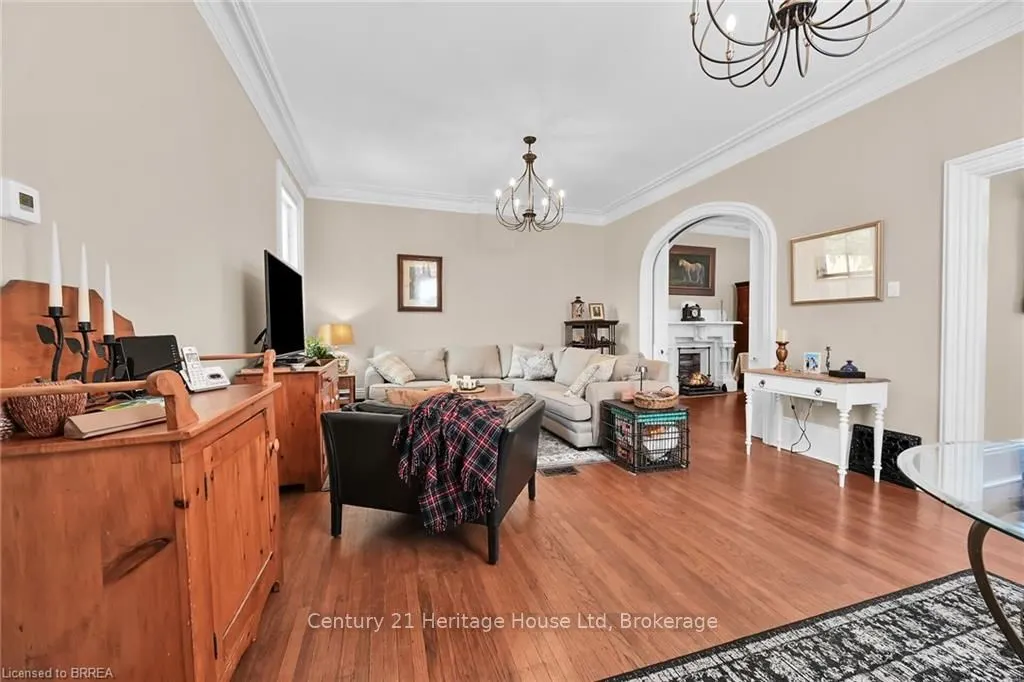 40 Locke Street S