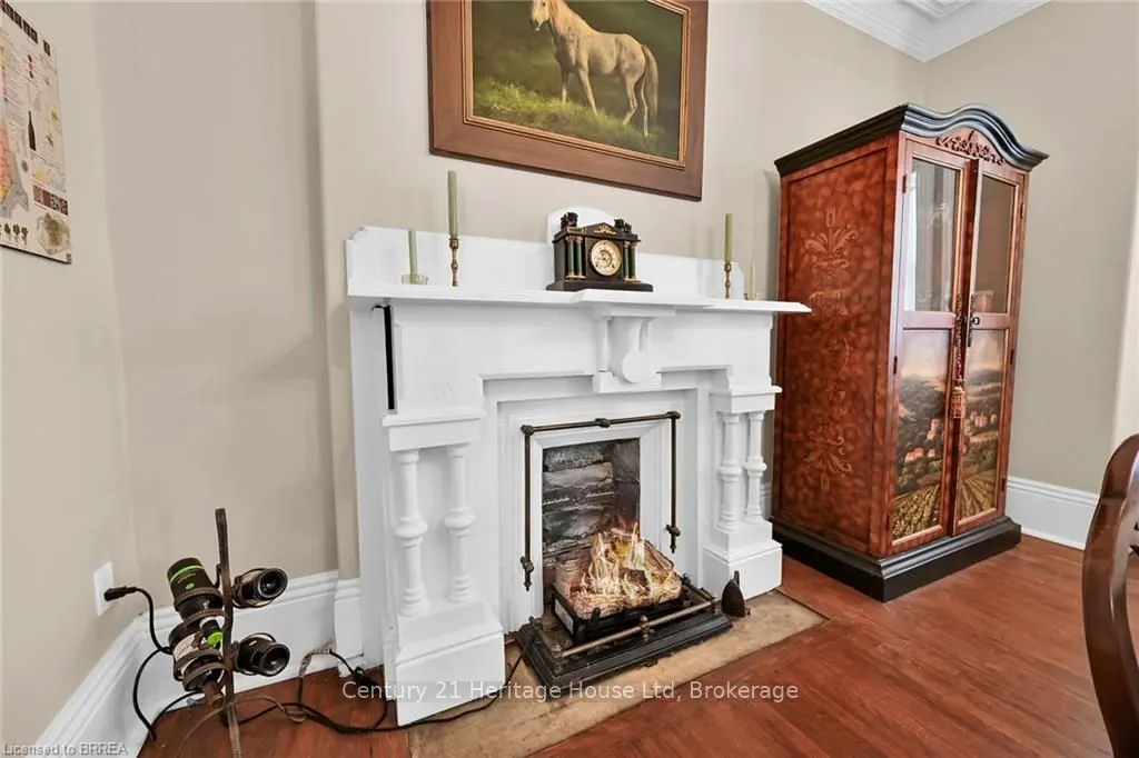 40 Locke Street S