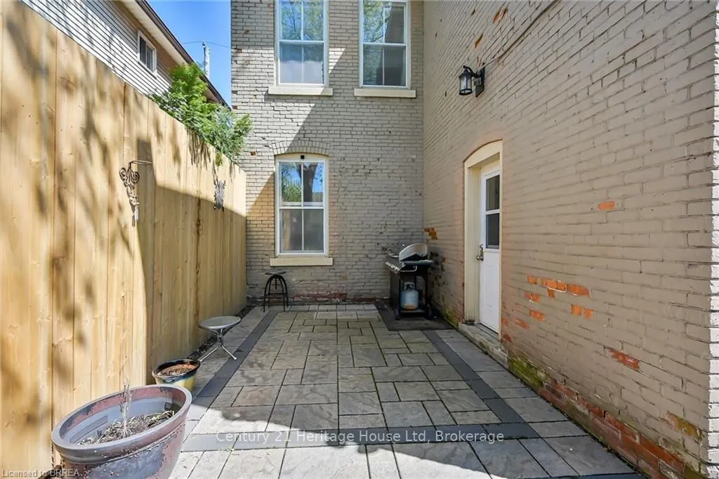 40 Locke Street S