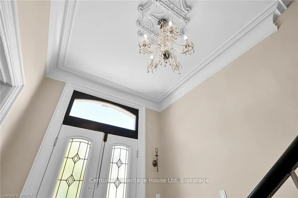 40 Locke Street S