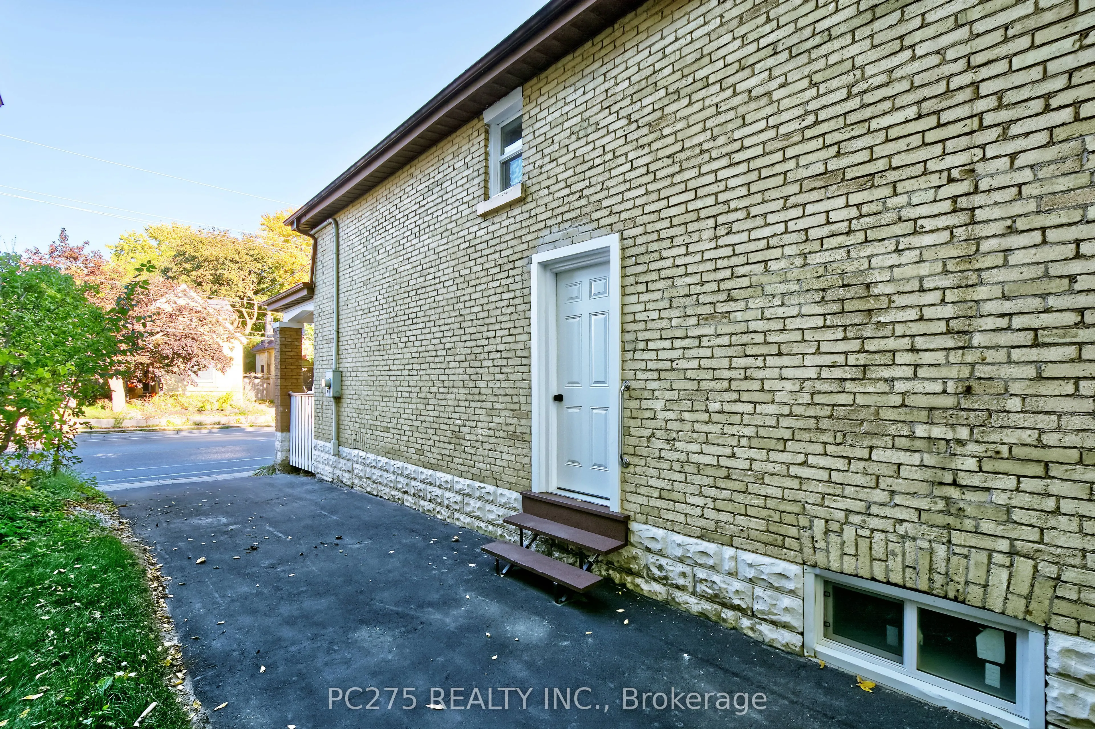 549 Quebec Street