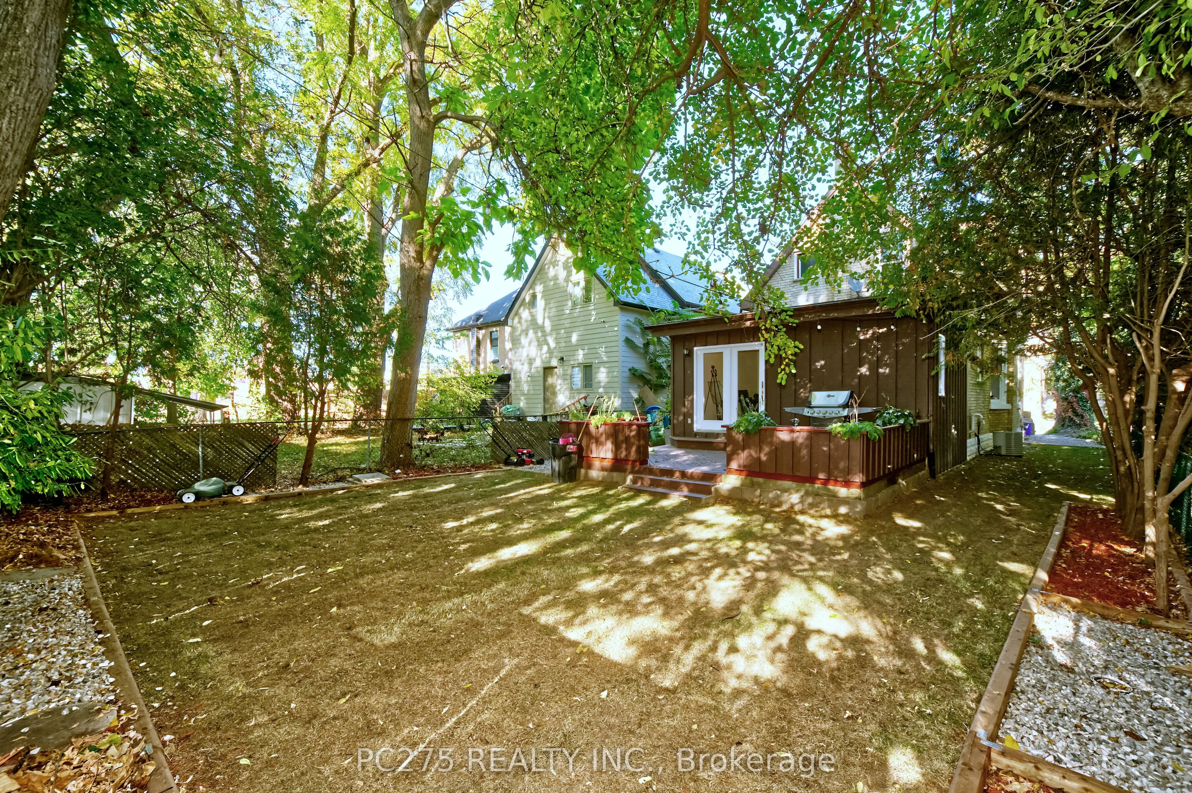 549 Quebec Street