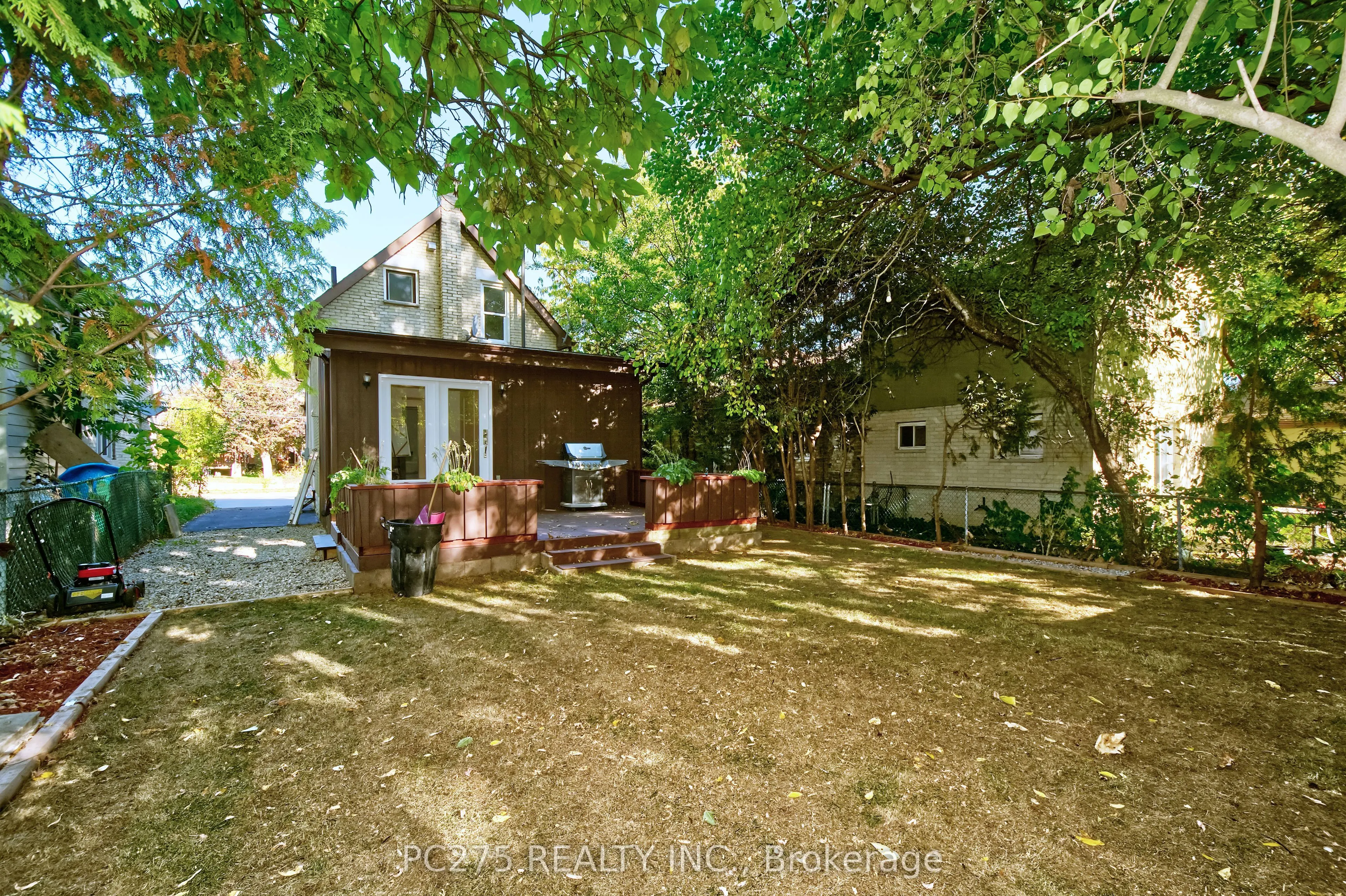 549 Quebec Street