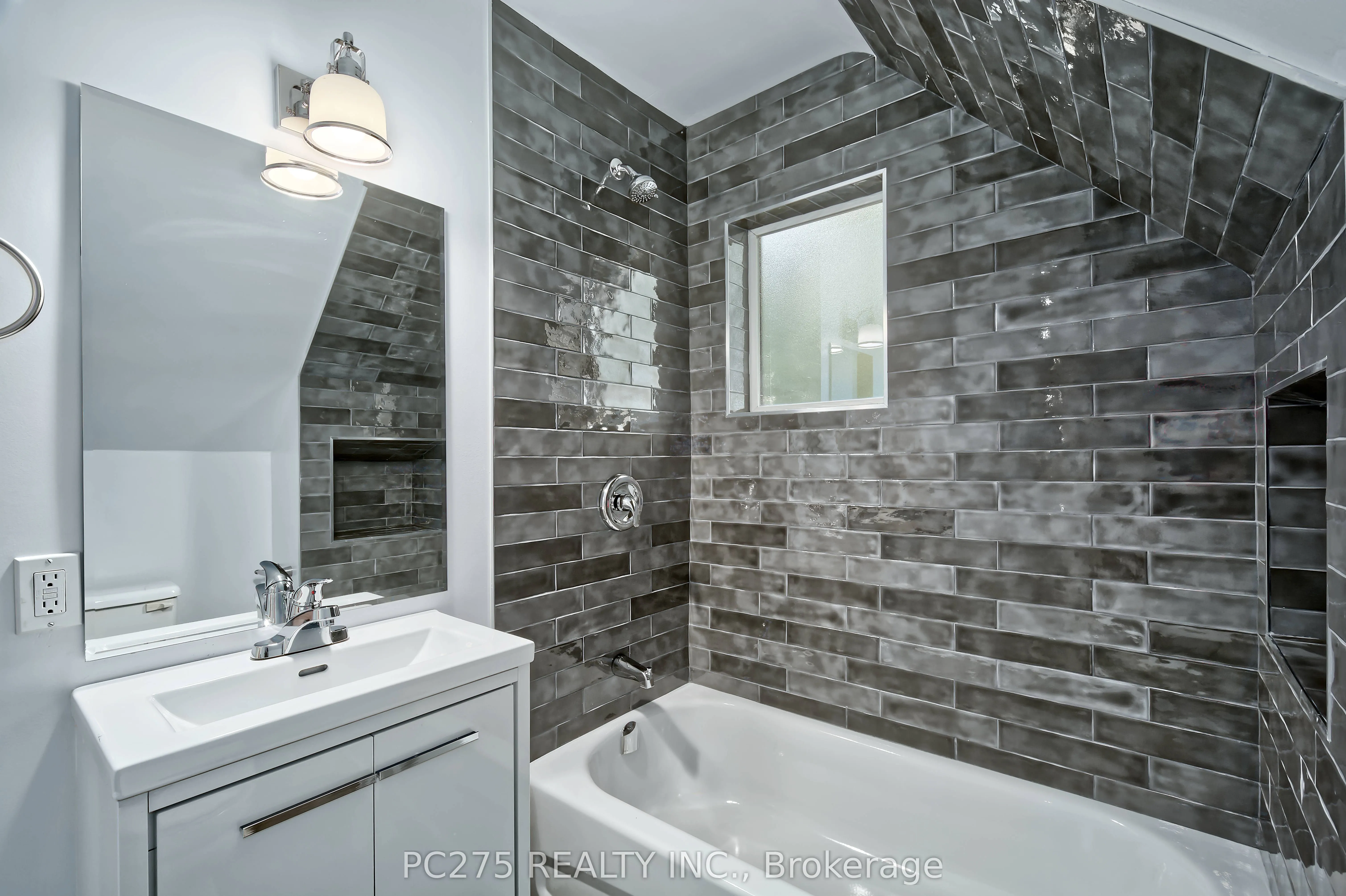 549 Quebec Street