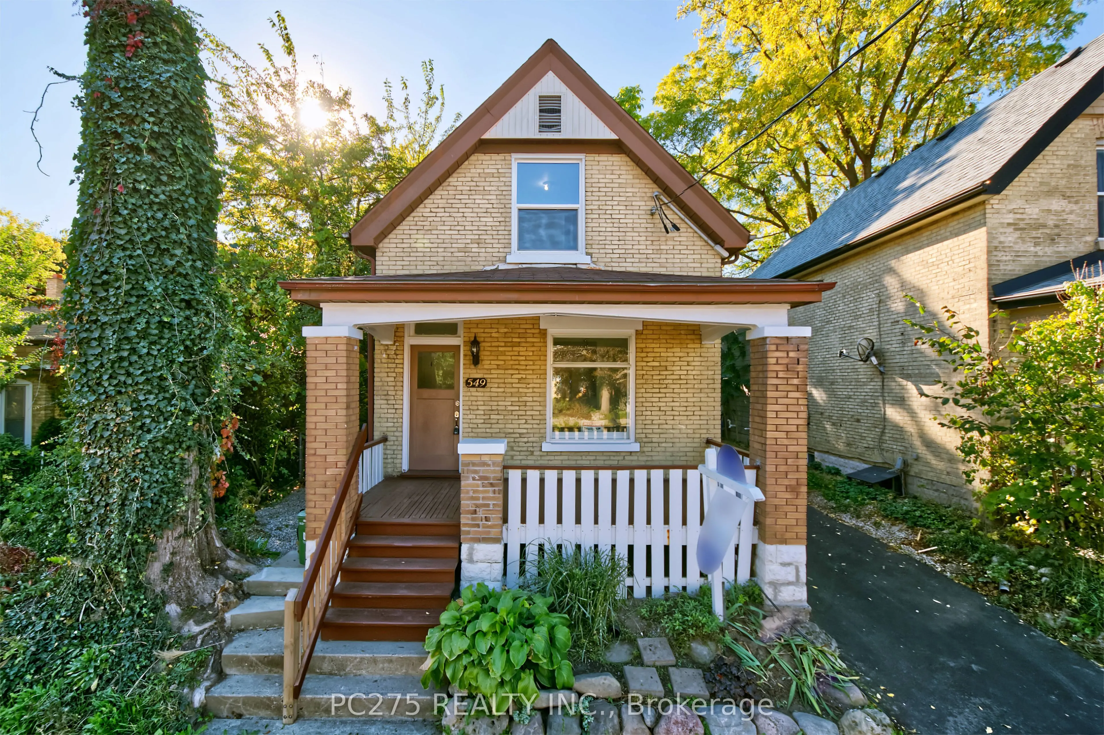 549 Quebec Street