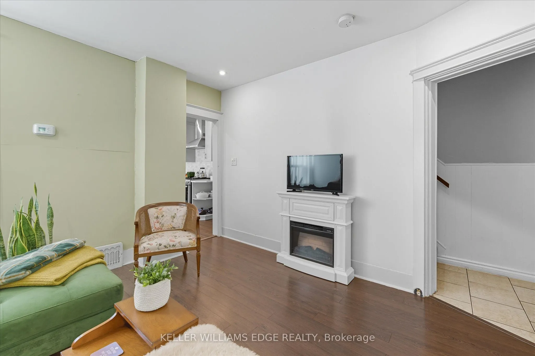 163 Grosvenor Avenue N