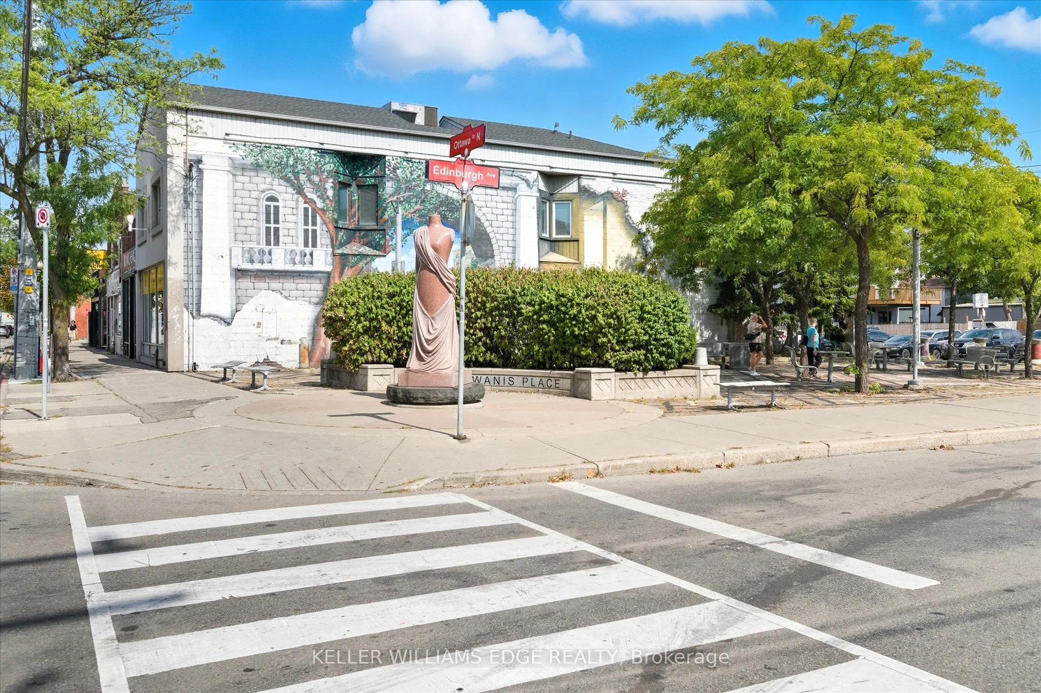 163 Grosvenor Avenue N