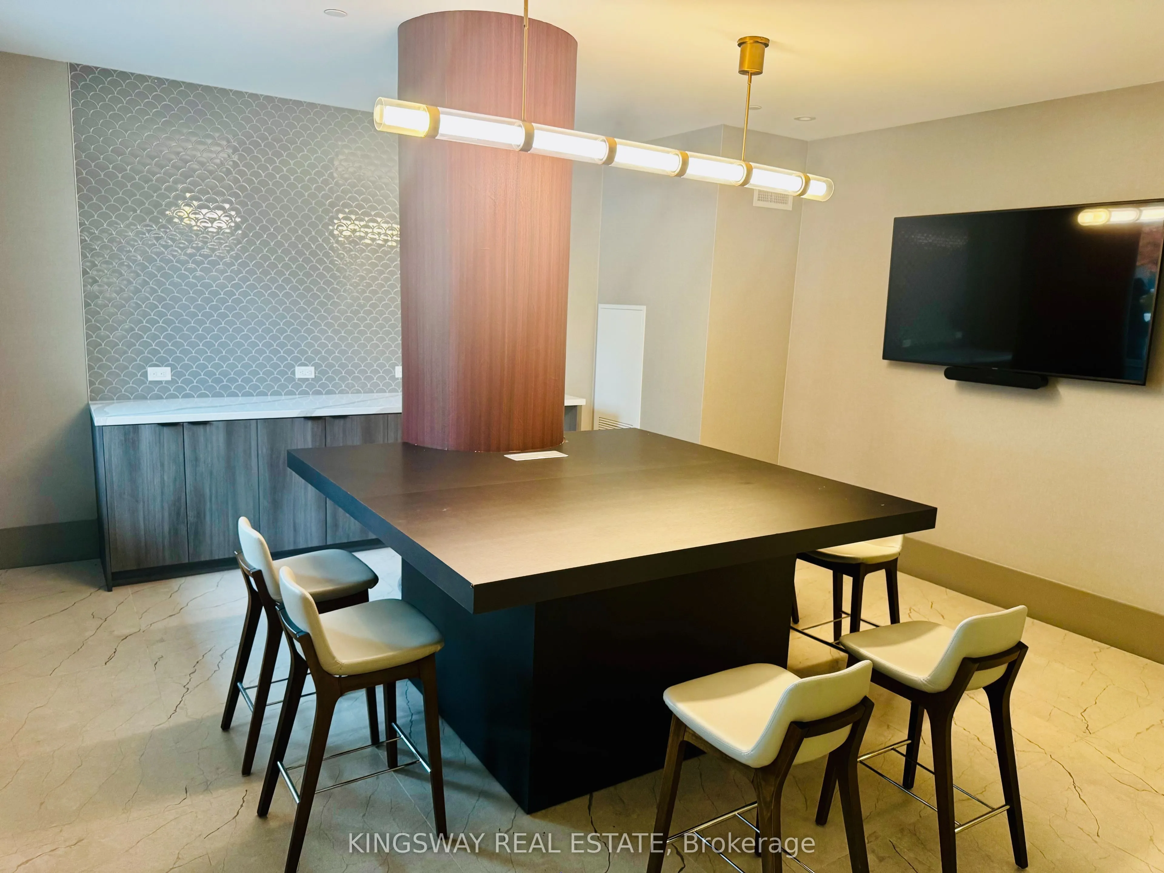 55 Duke Street W, #1807