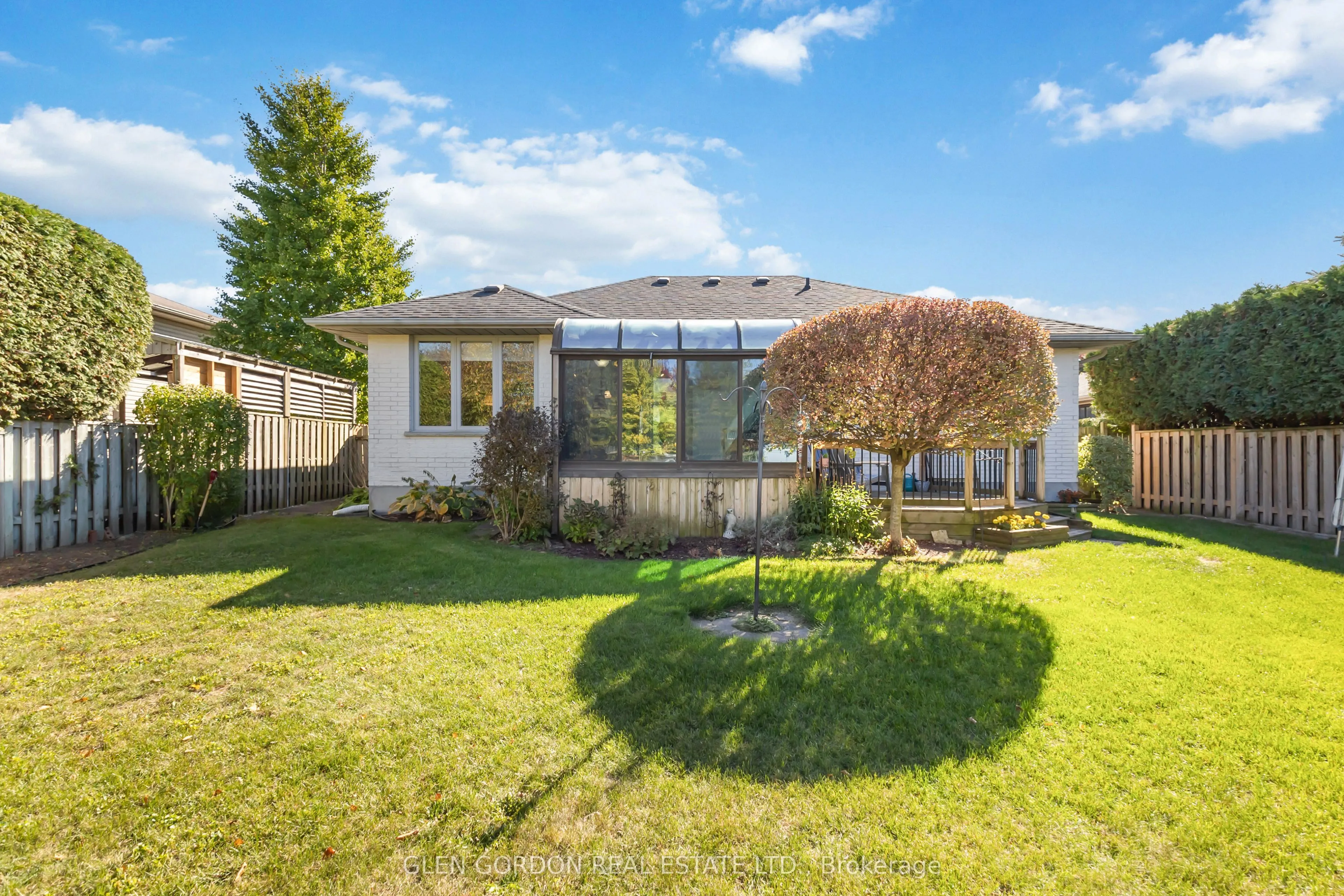 71 Parkview Crescent