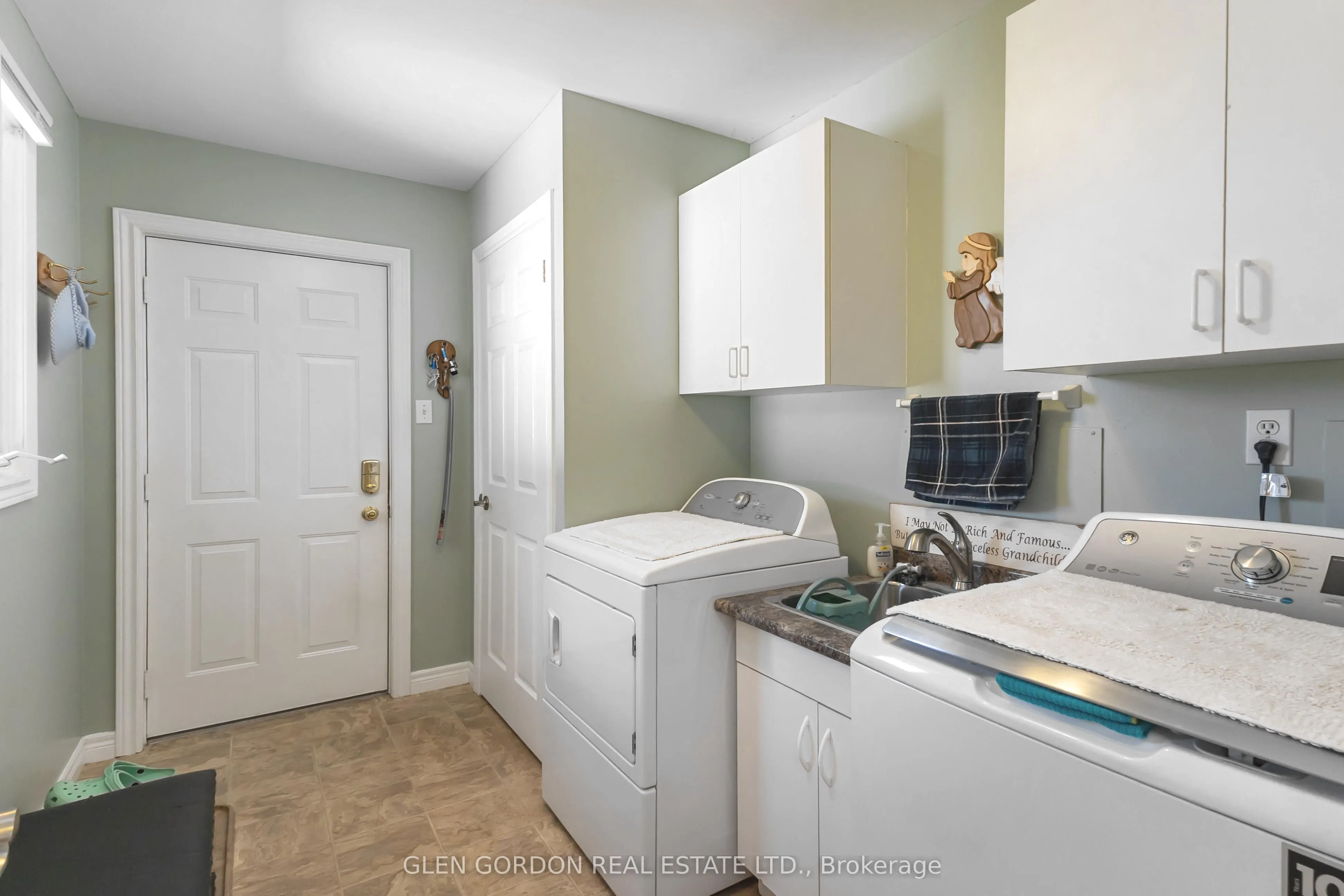 71 Parkview Crescent