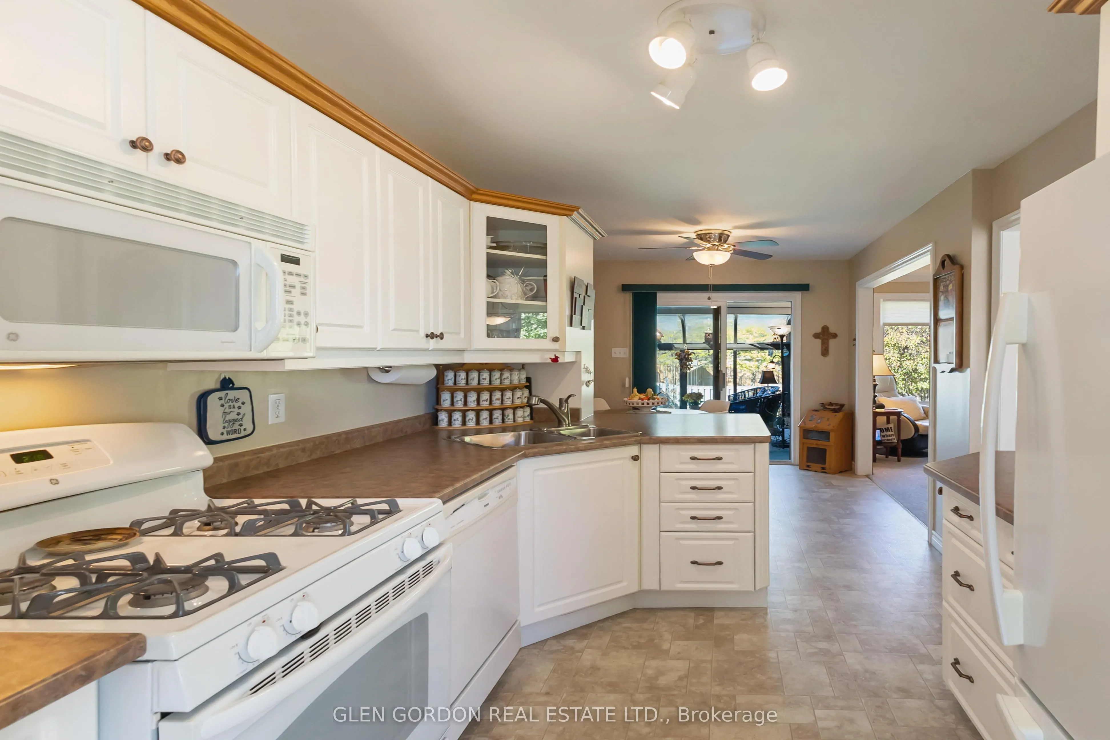 71 Parkview Crescent