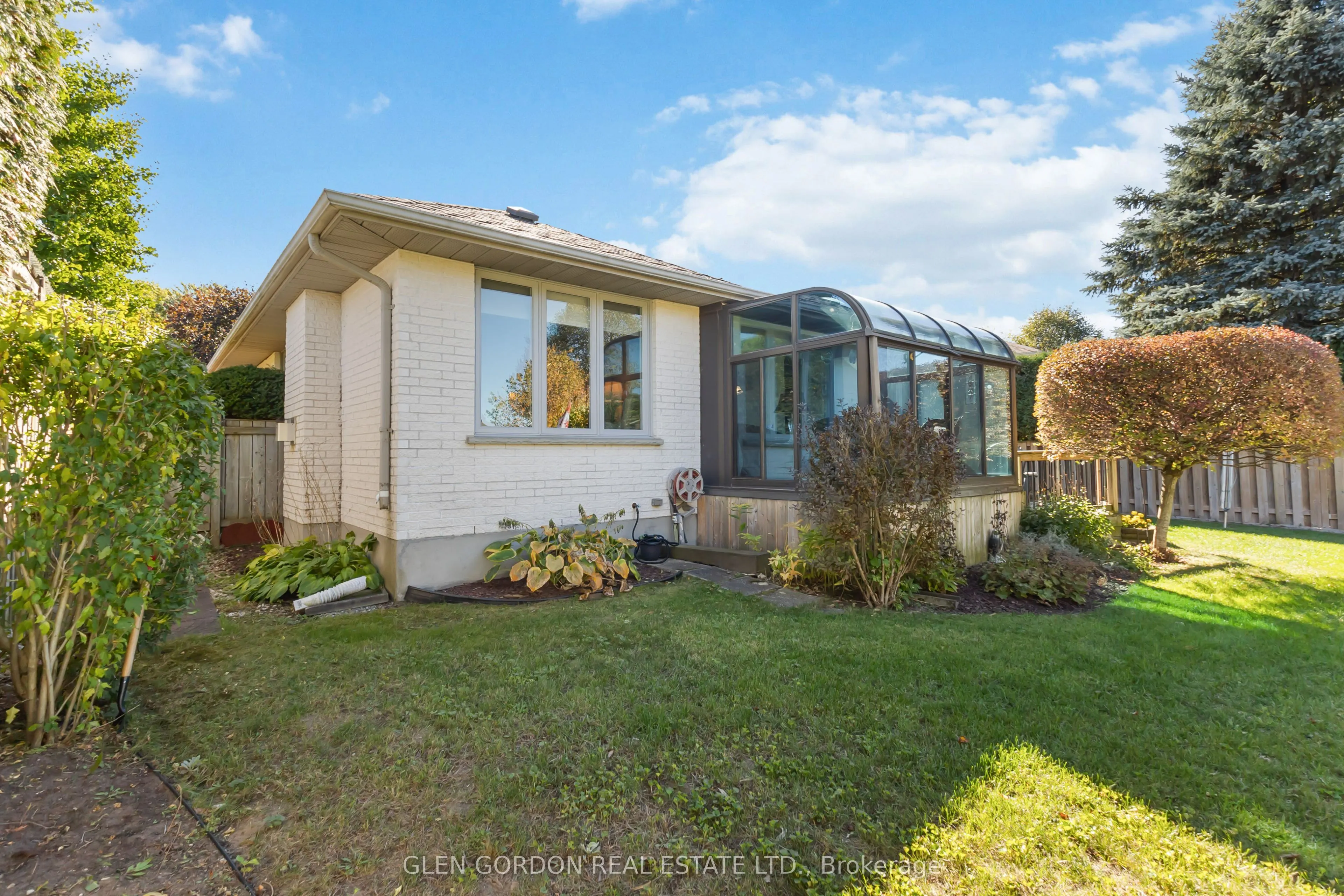 71 Parkview Crescent