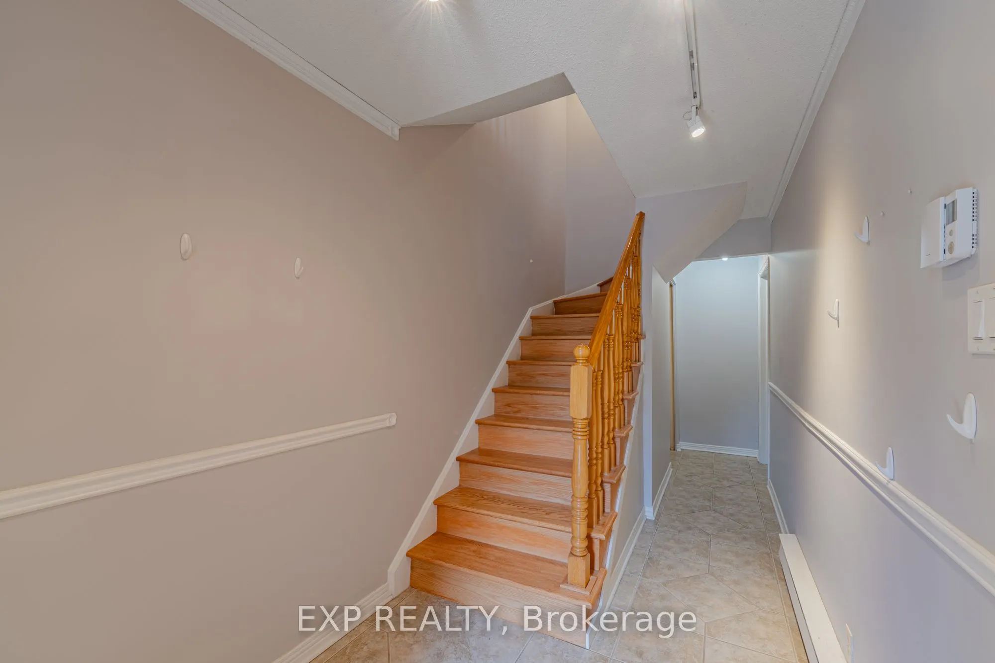 208 STRATAS Court, #208