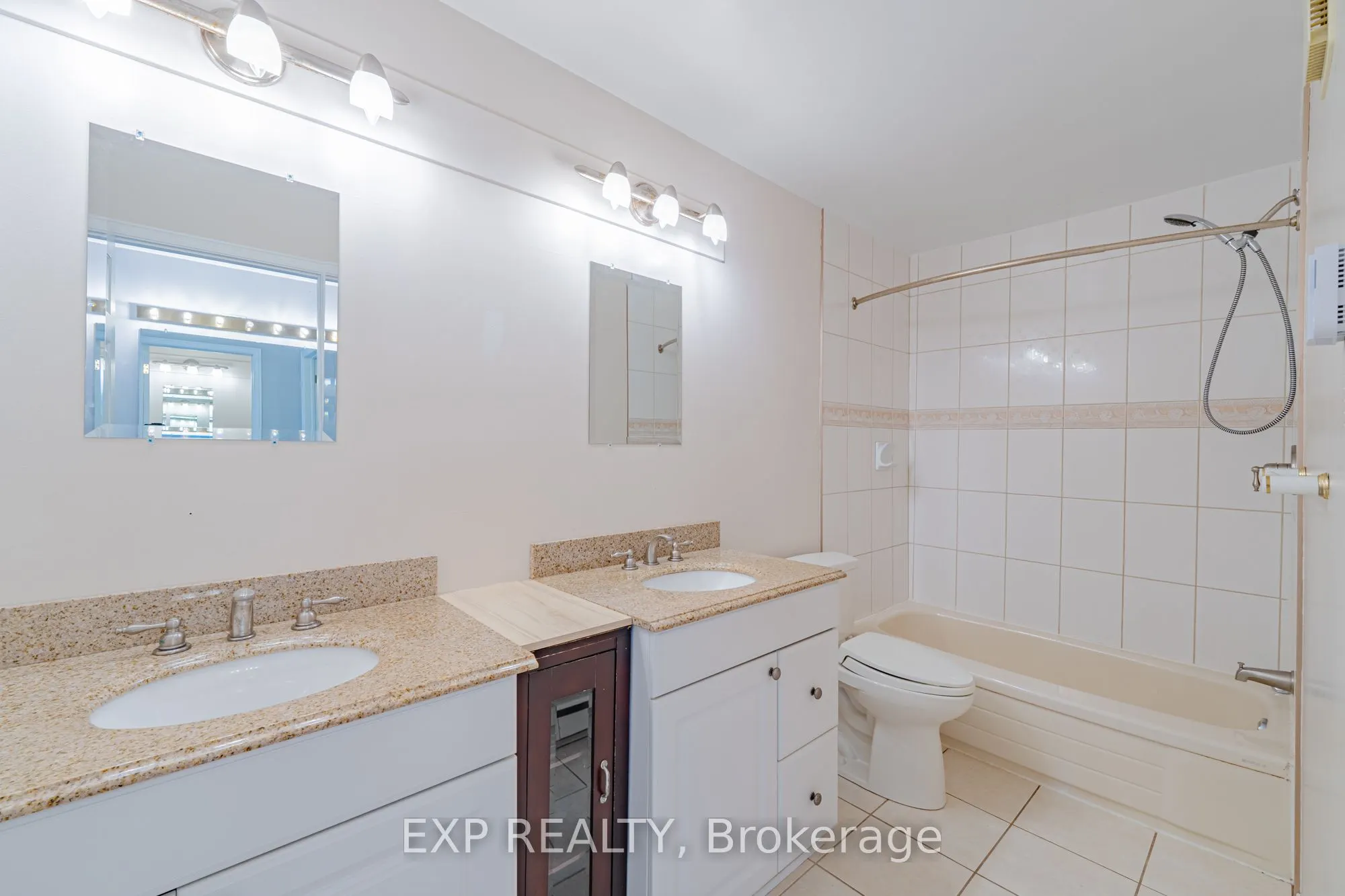 208 STRATAS Court, #208