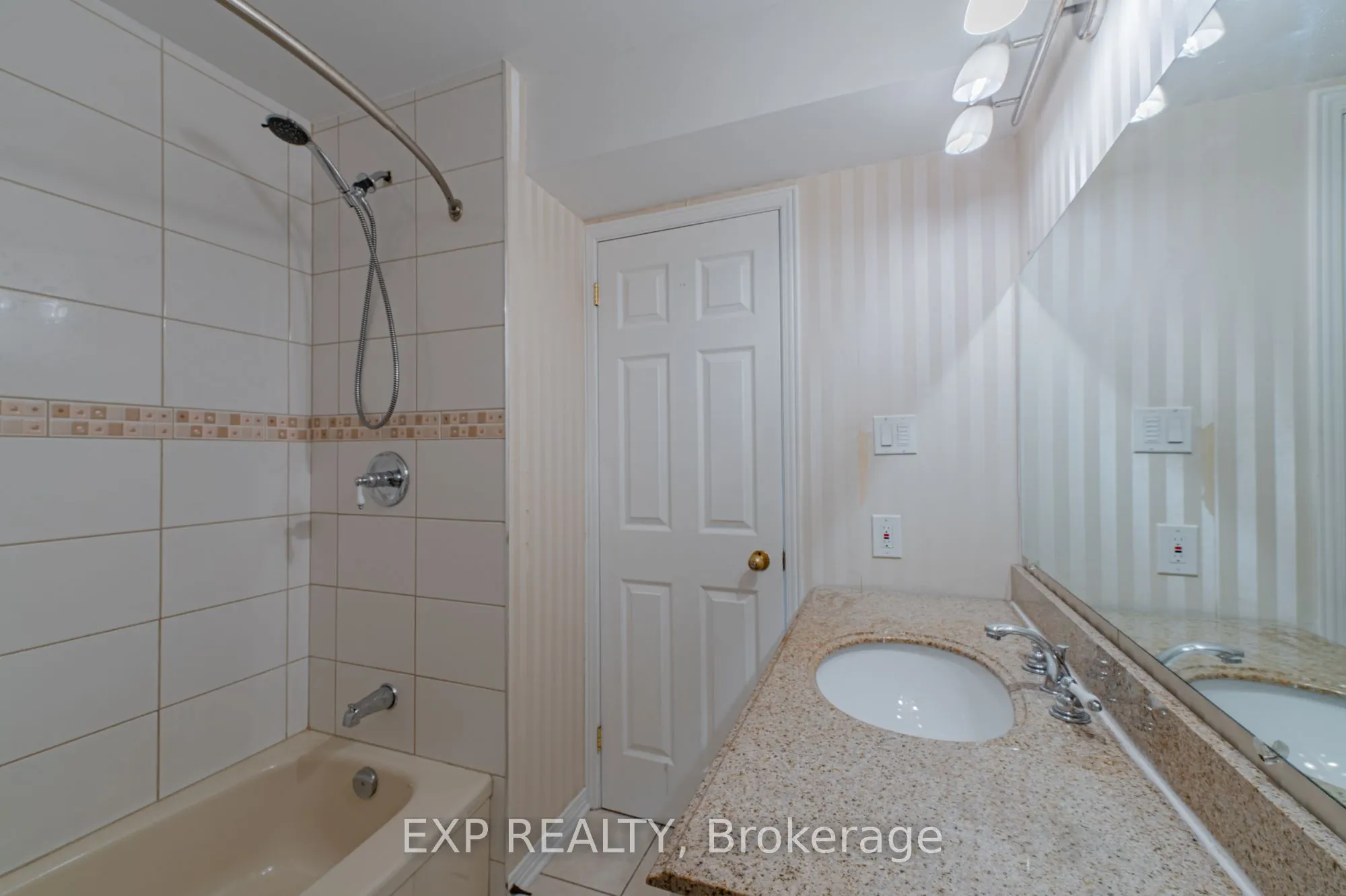 208 STRATAS Court, #208