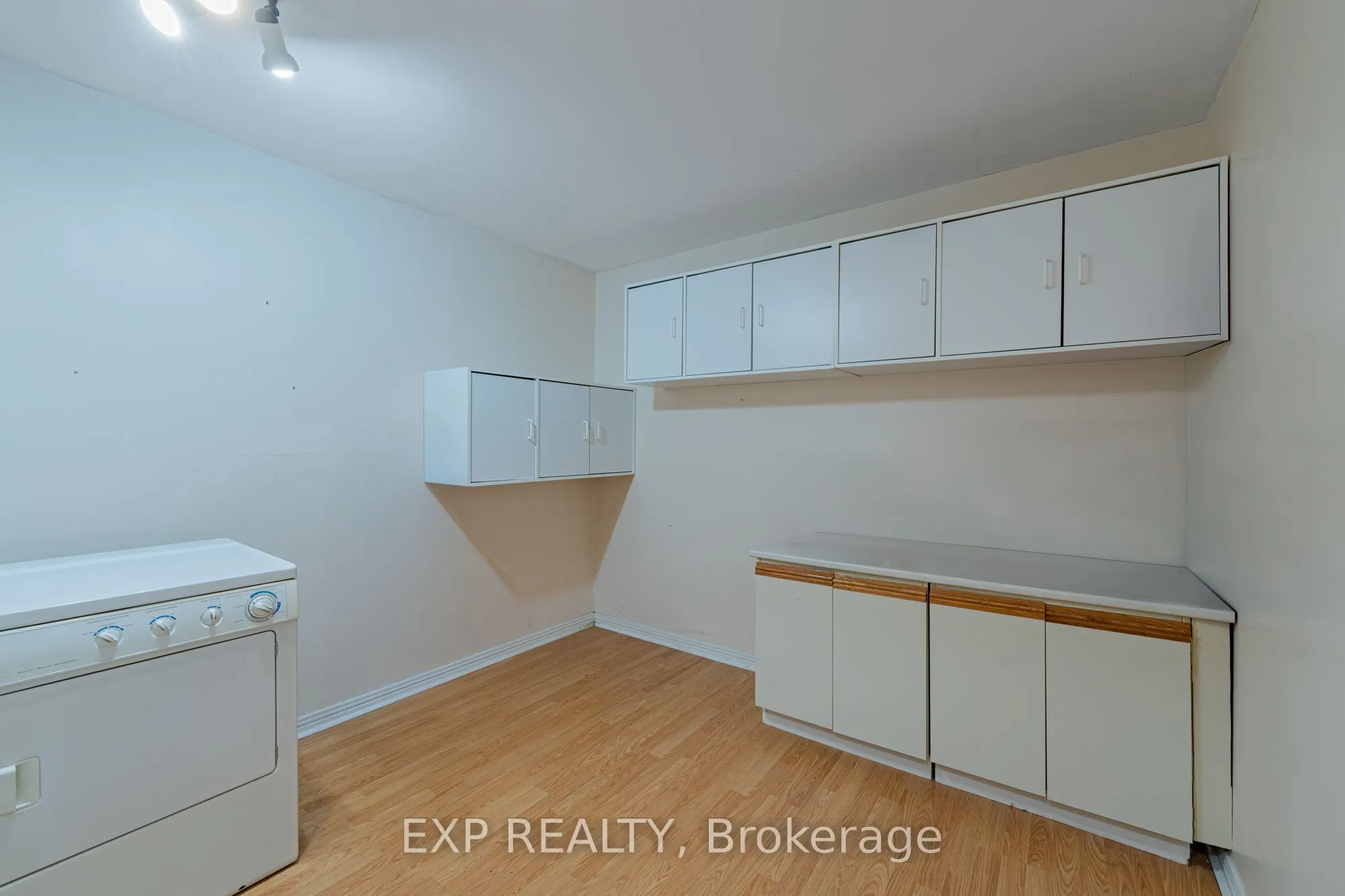 208 STRATAS Court, #208