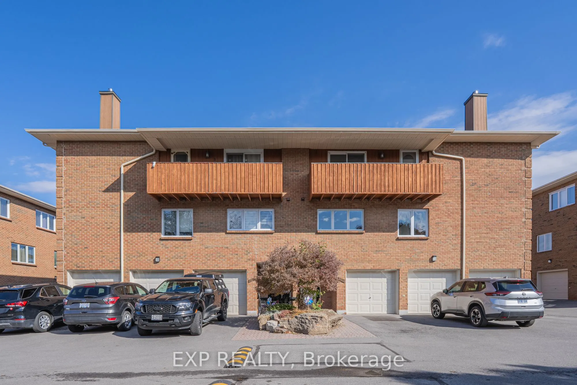 208 STRATAS Court, #208