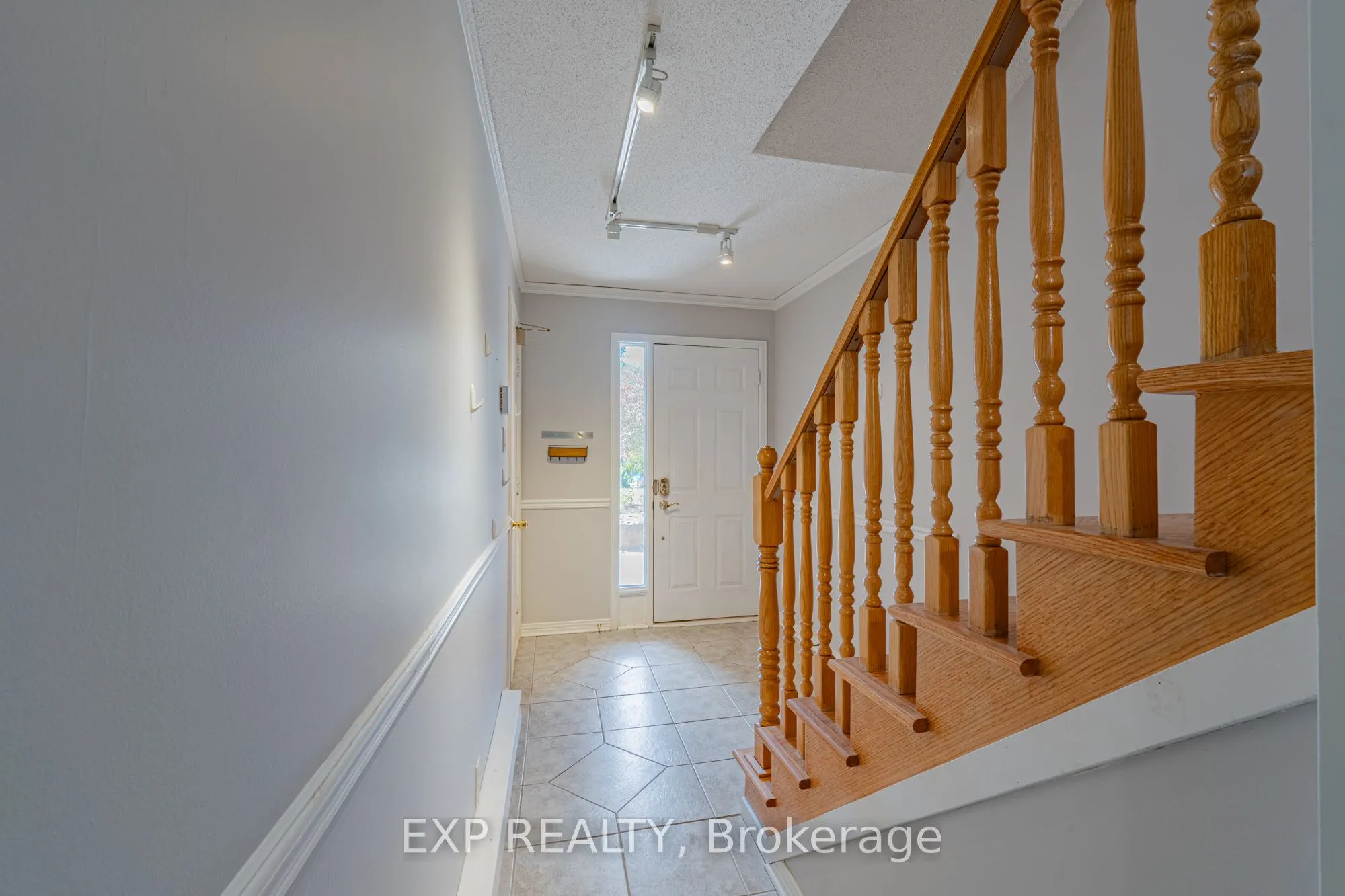 208 STRATAS Court, #208