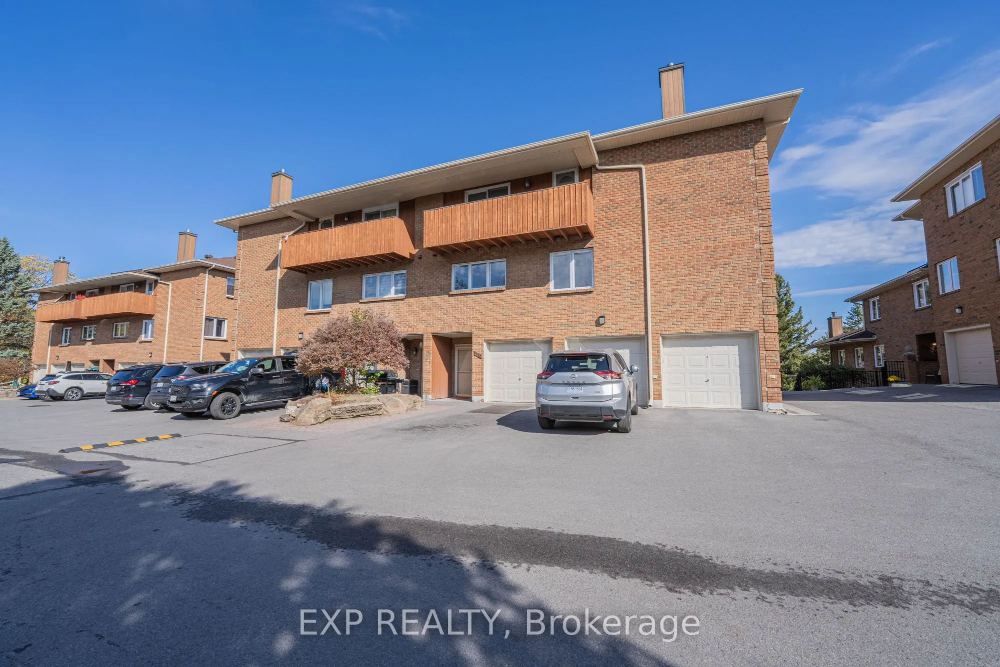 208 STRATAS Court, #208