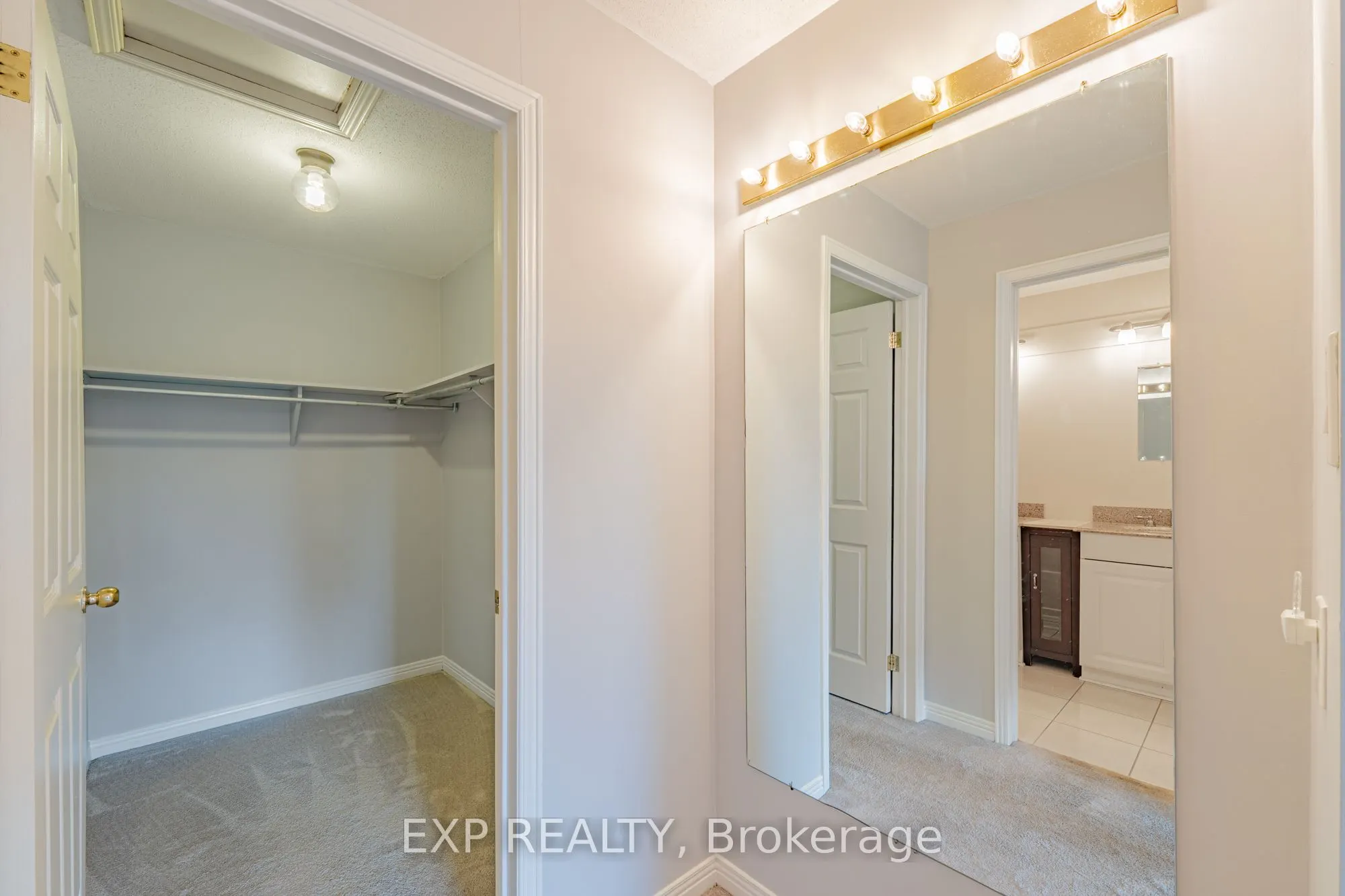 208 STRATAS Court, #208