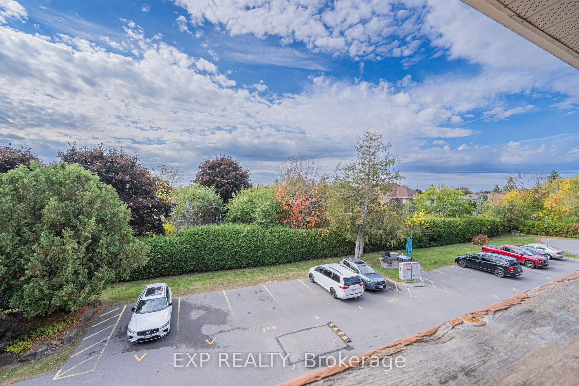 208 STRATAS Court, #208