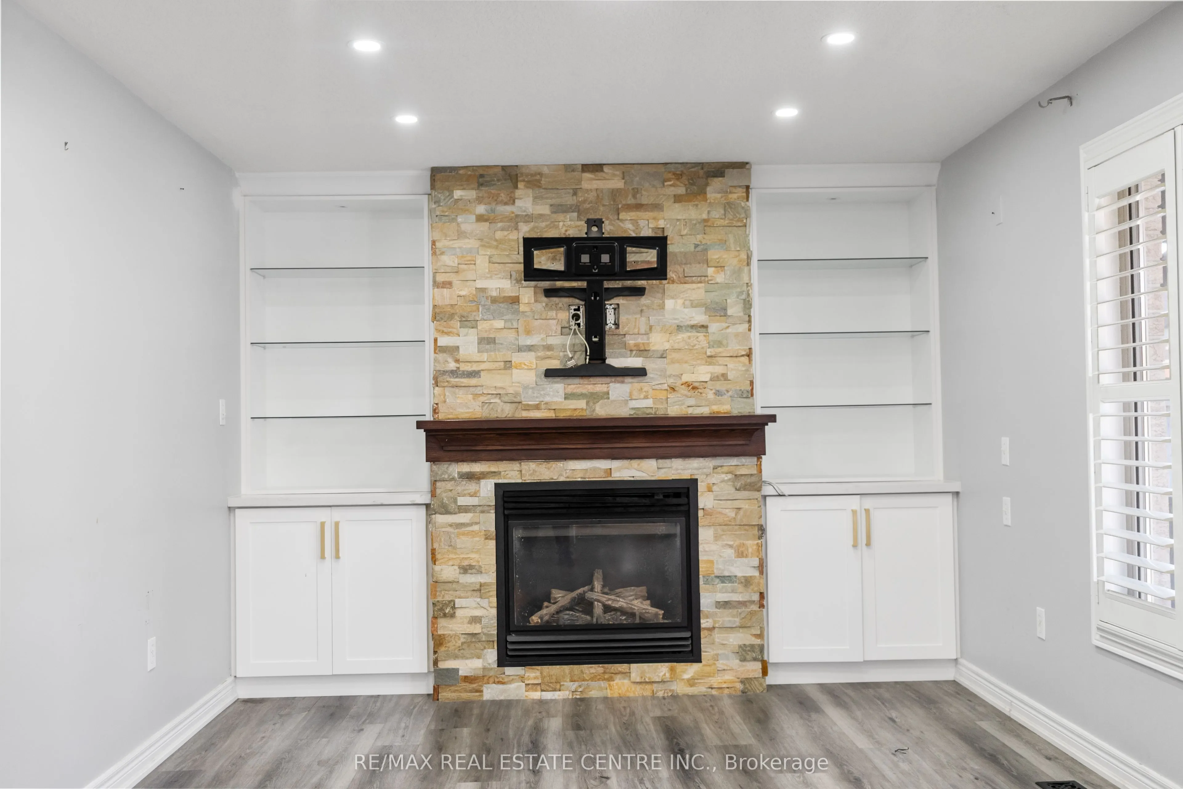 170 Southbrook Drive W