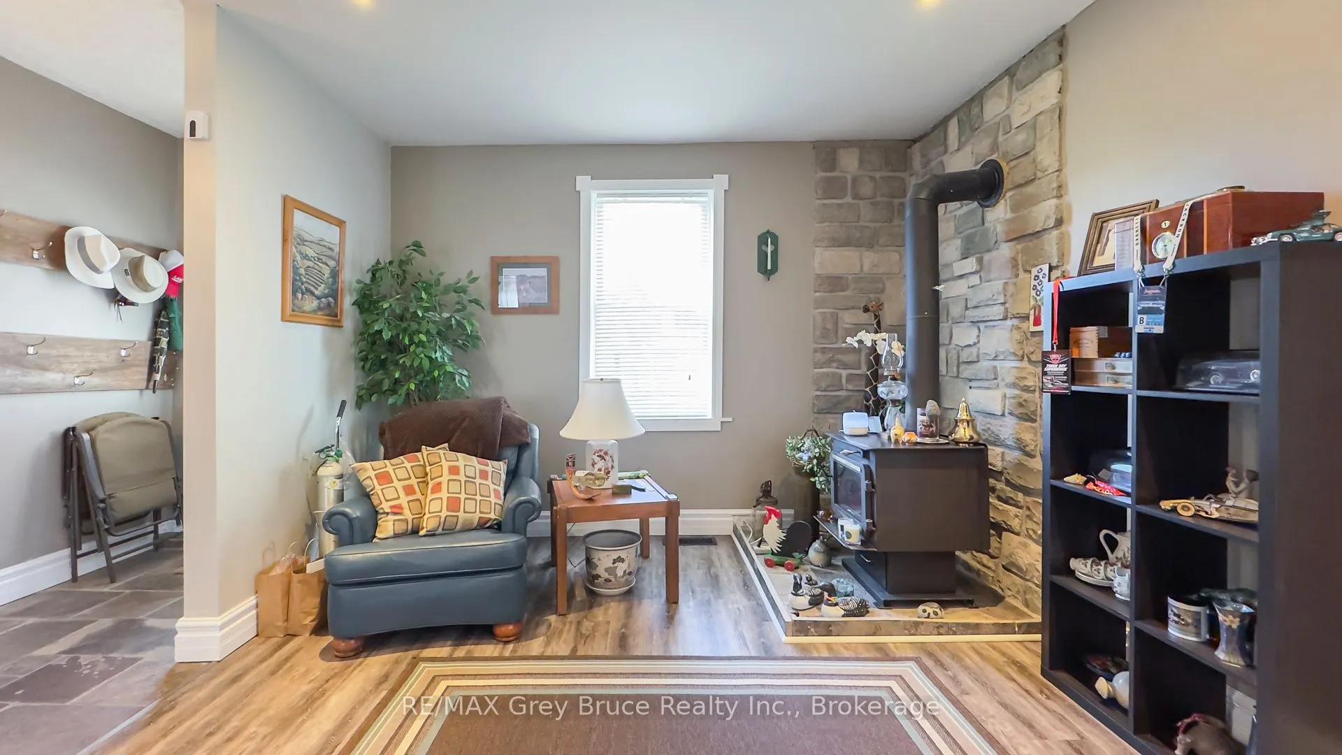 173 5th Avenue W