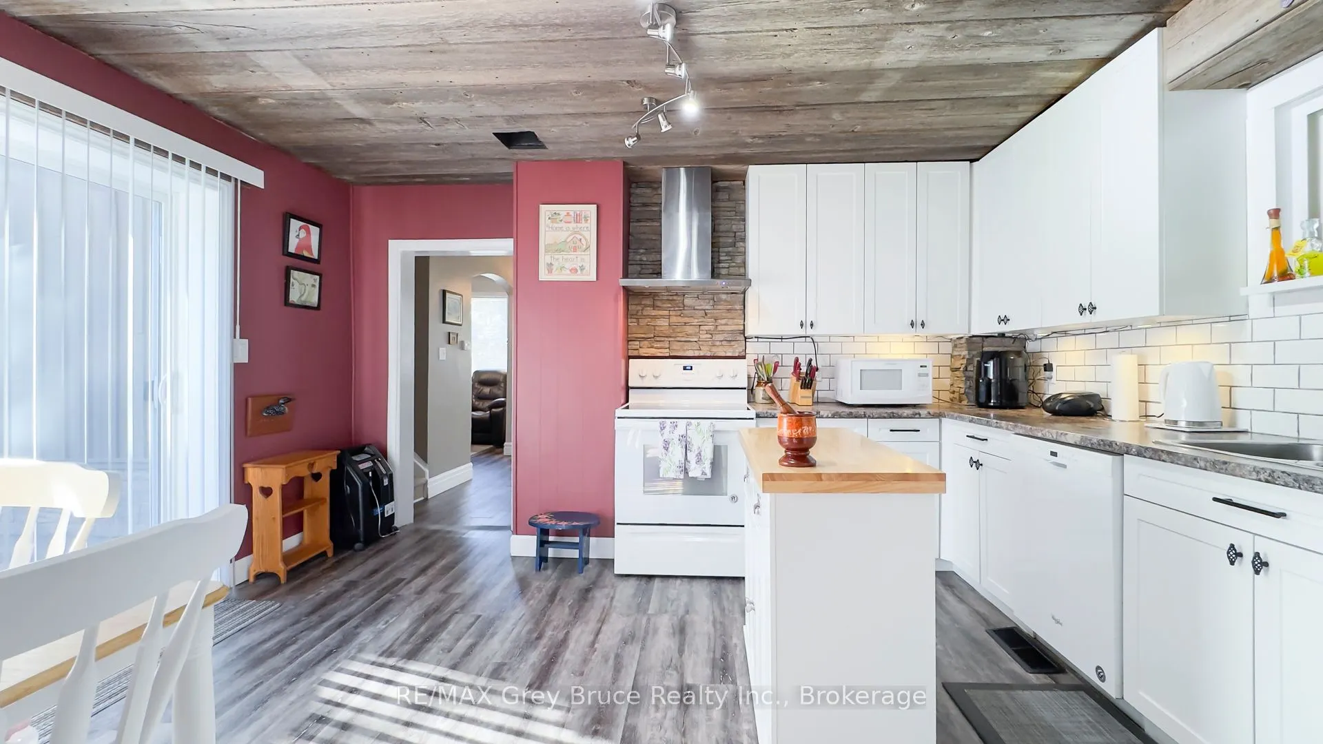 173 5th Avenue W