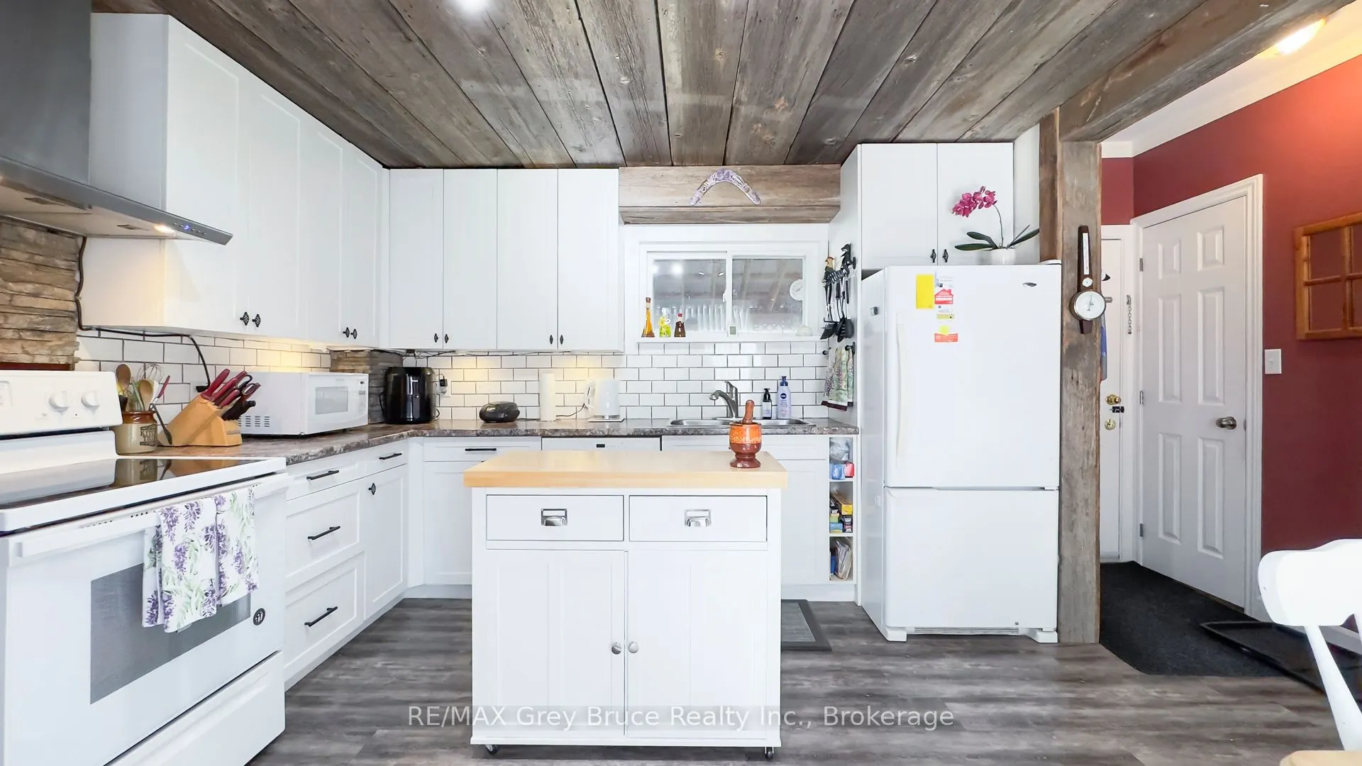 173 5th Avenue W