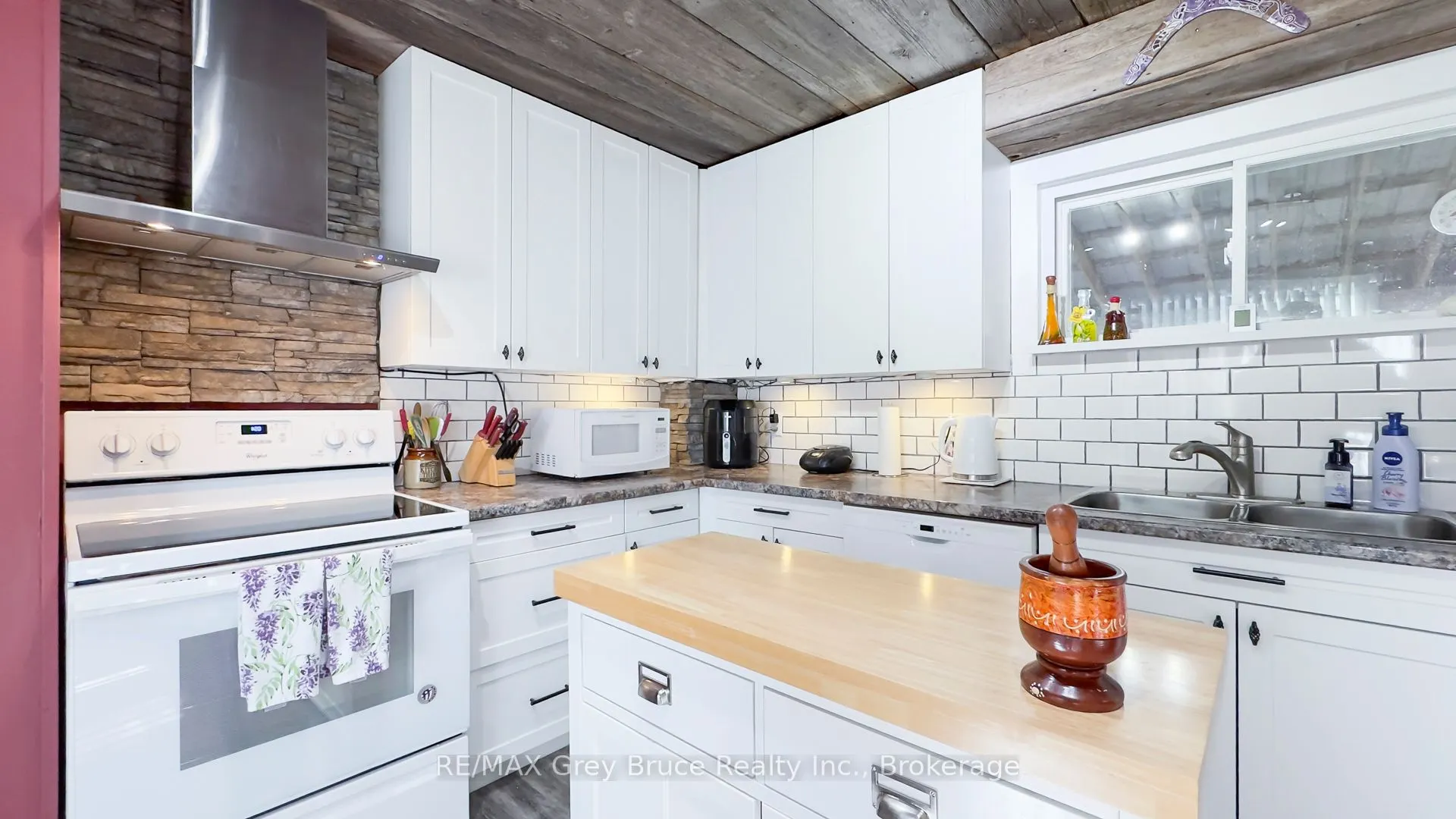 173 5th Avenue W