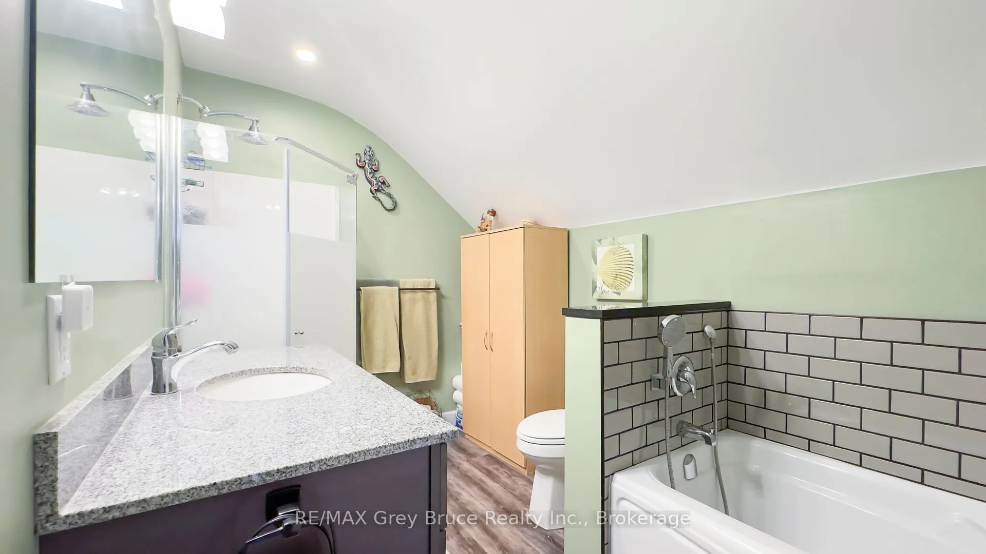 173 5th Avenue W