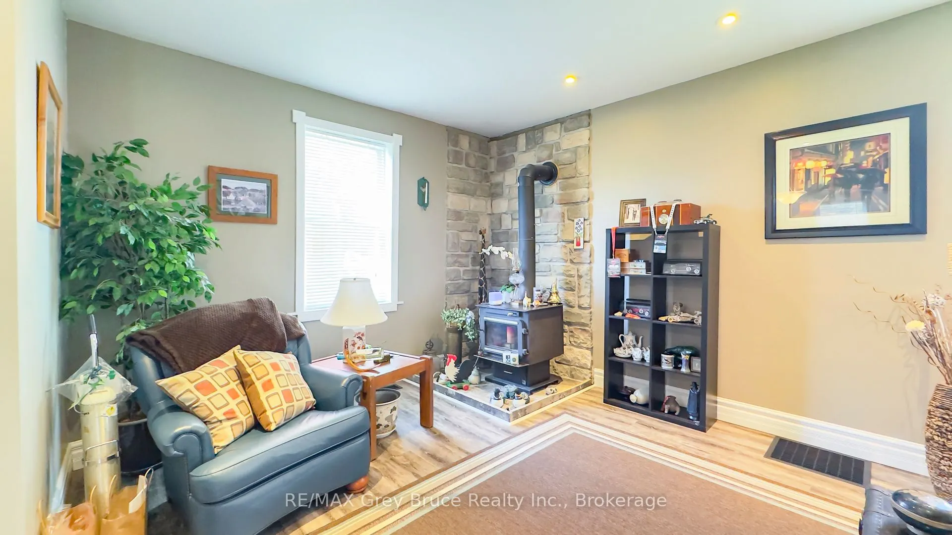 173 5th Avenue W