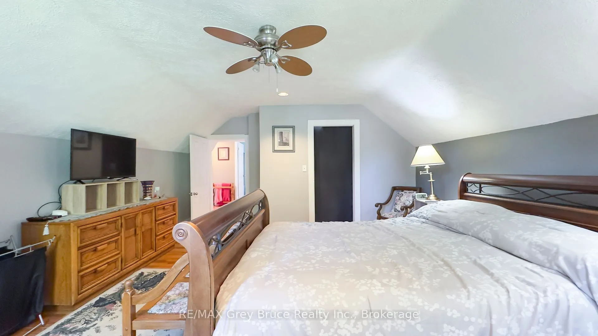173 5th Avenue W