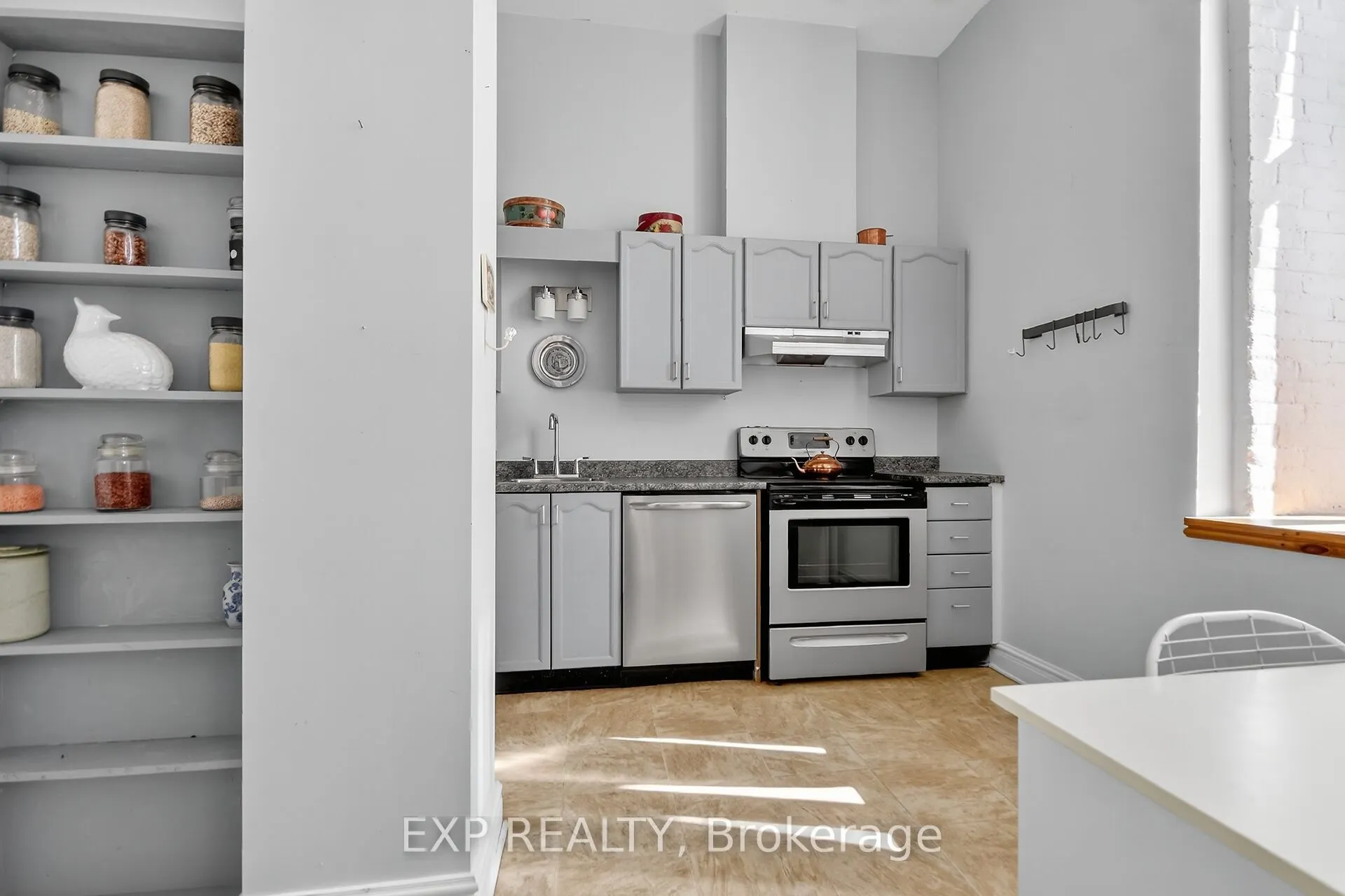 1 Rosamond Street E, #302