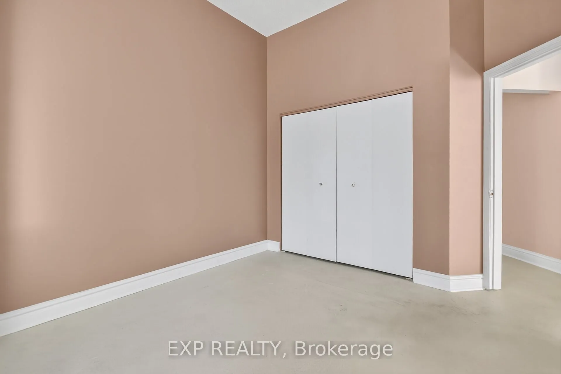 1 Rosamond Street E, #302