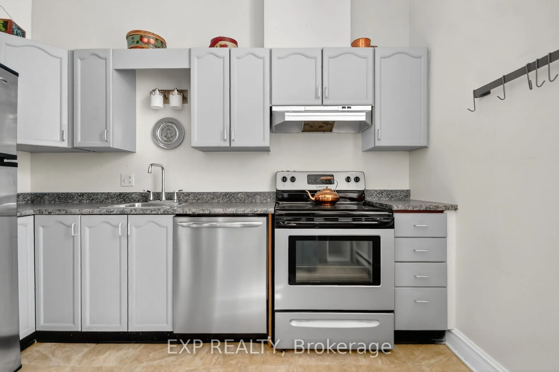1 Rosamond Street E, #302
